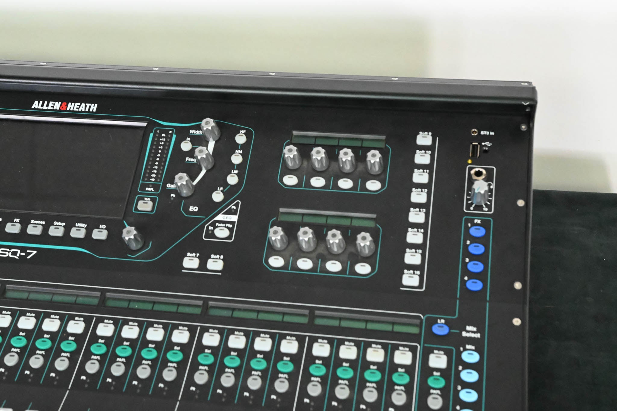 Allen & Heath SQ-7 48-Channel / 36-Bus Digital Mixer