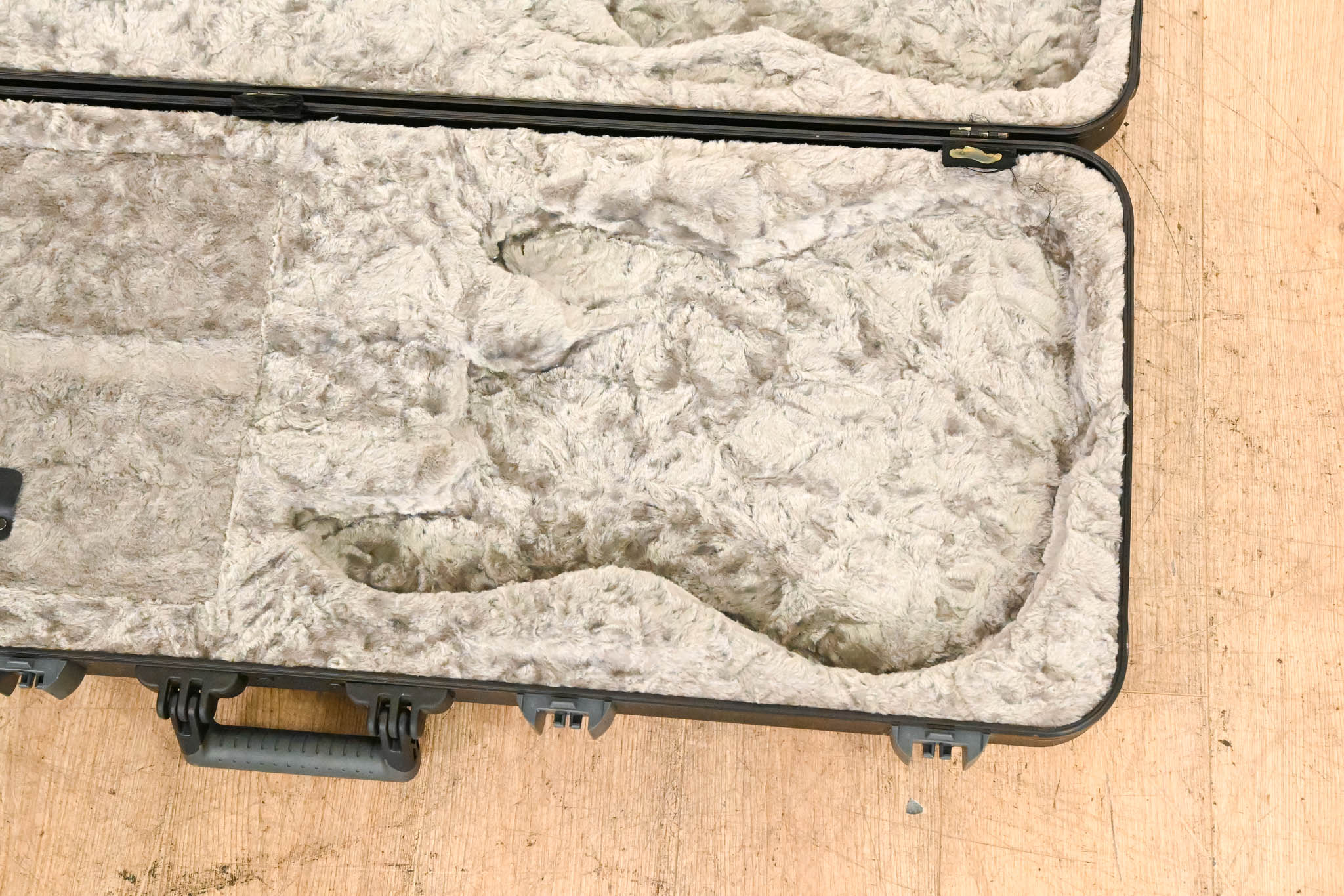 Fender Deluxe Molded Stratocaster/Telecaster Case - Black