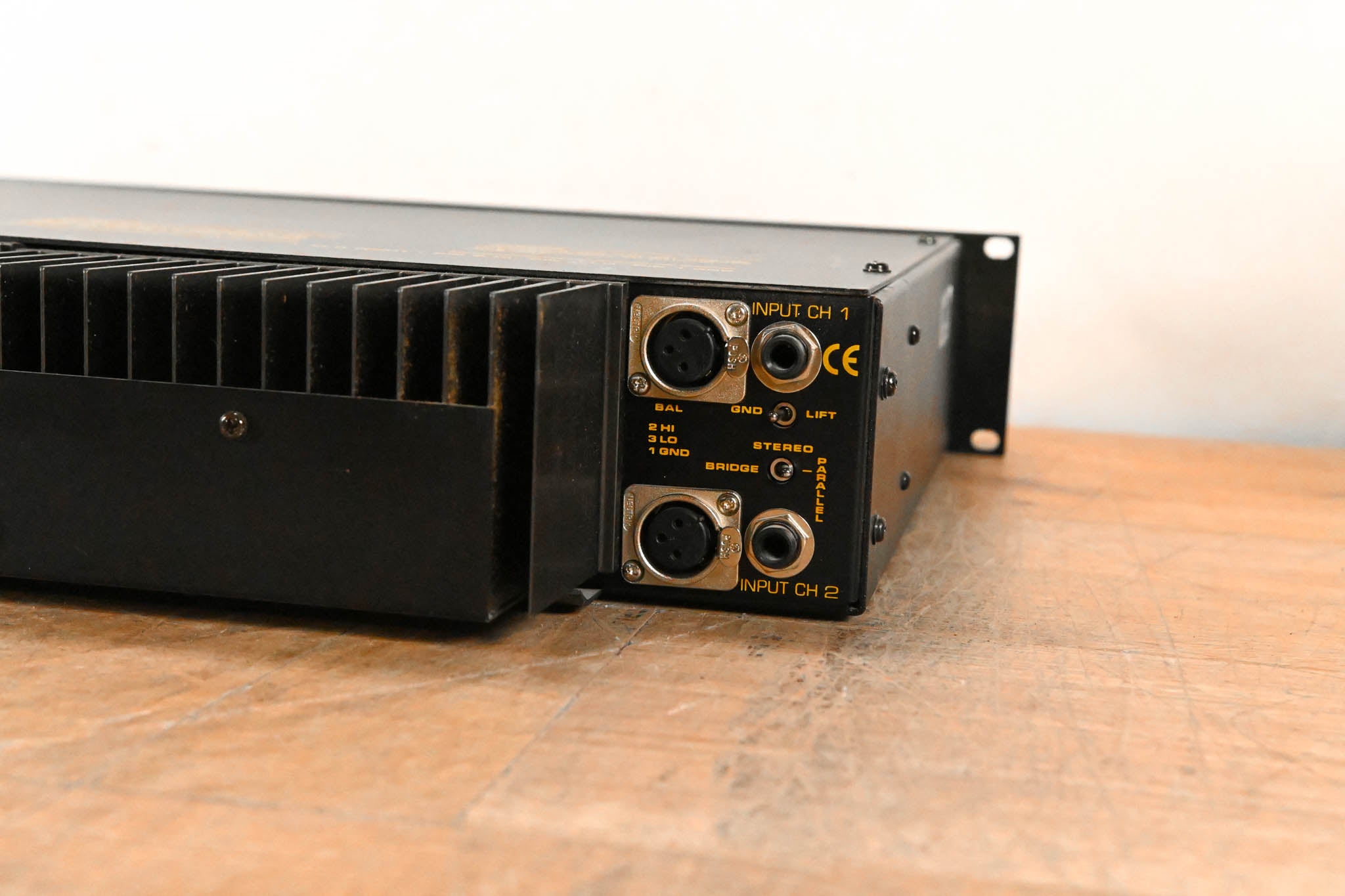 AB International 1650 2-Channel Power Amplifier