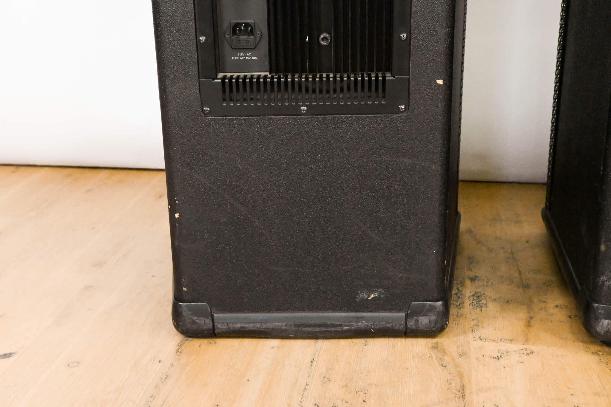 Mackie SR1530 Active 3-Way Sound Reinforcement Speaker (PAIR)