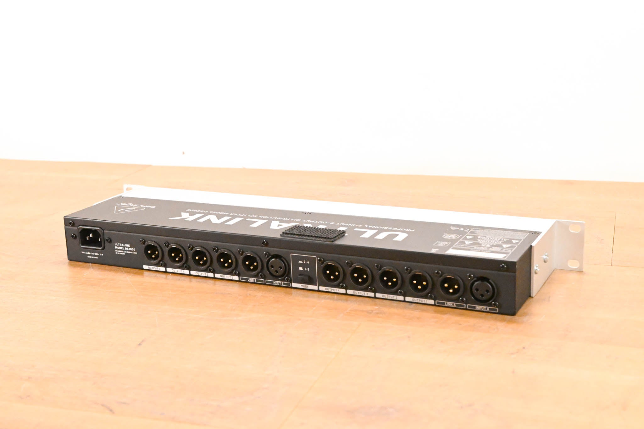 Behringer ULTRALINK DS2800 2-Input 8-Output Distribution Splitter