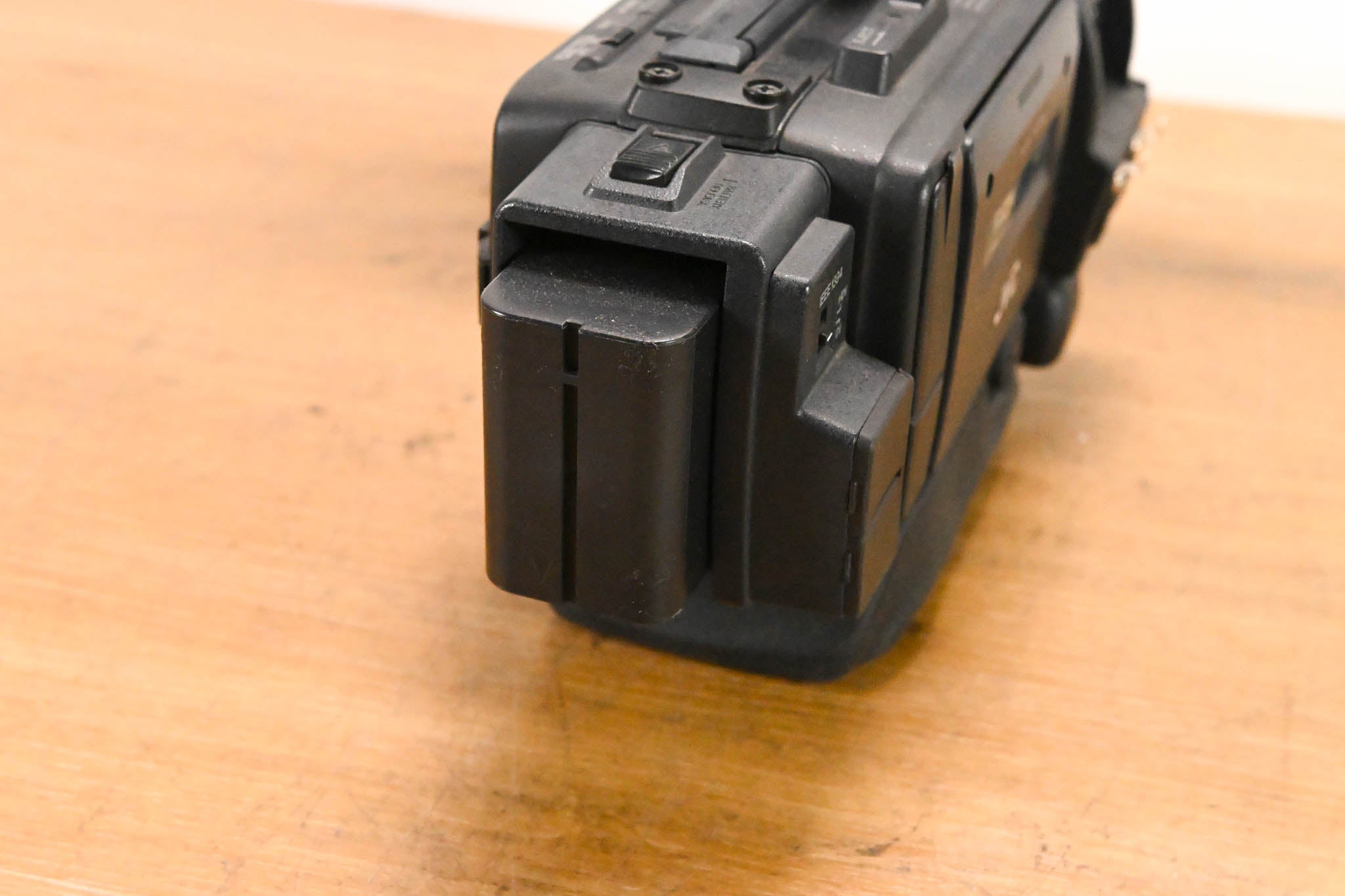 JVC GY-HD110U 1/3" 3-CCD Professional HDV Camcorder