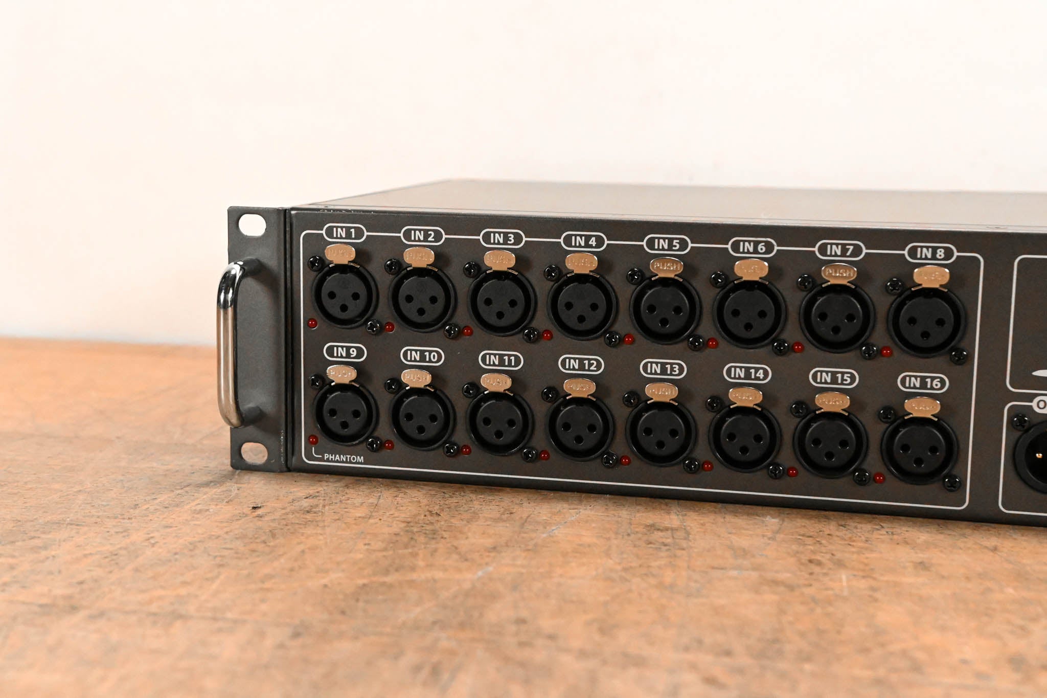 Behringer S16 16 x 8 Digital Stage Box