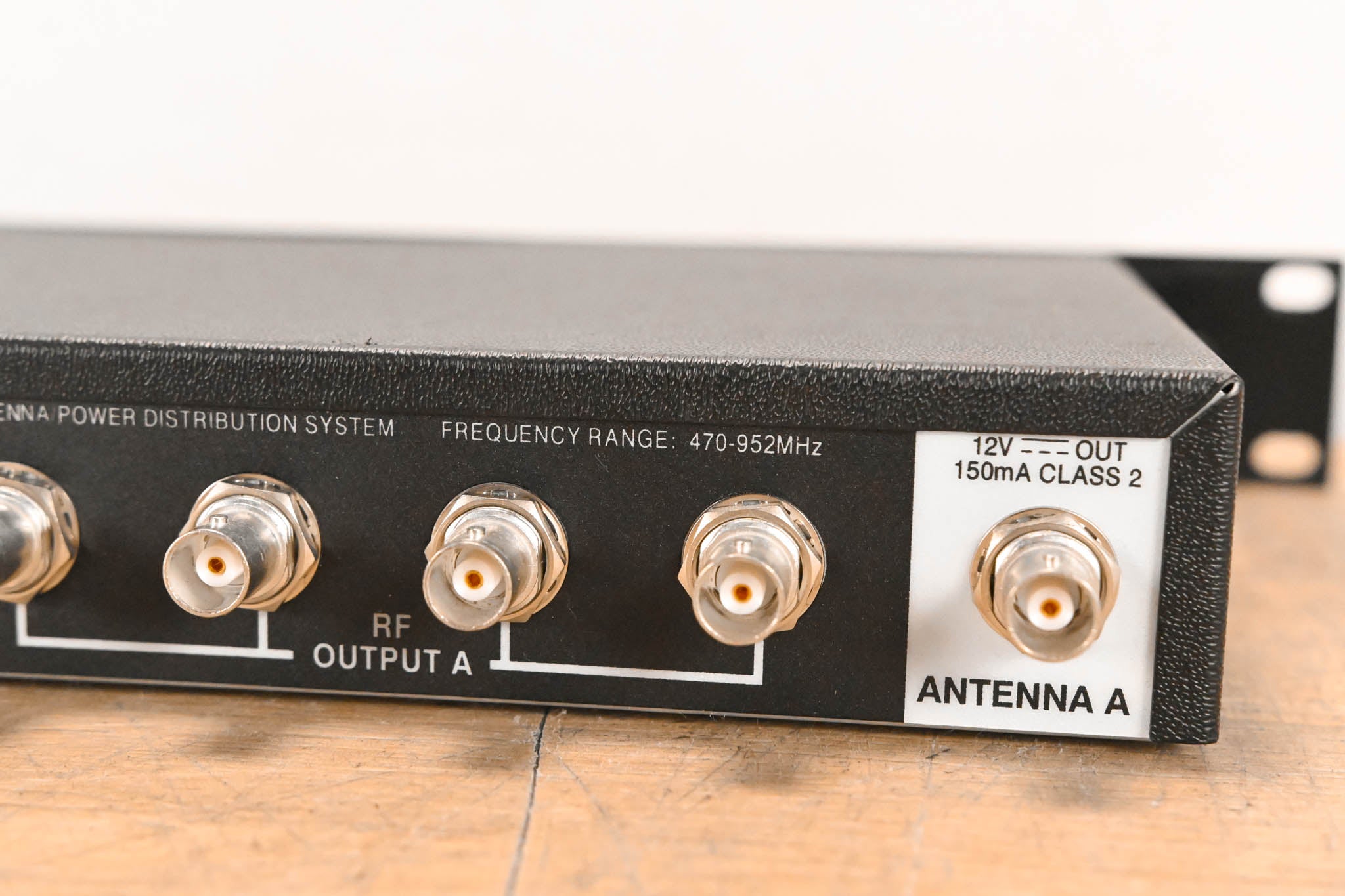 Shure UA844SWB Antenna Distribution System - 470-952 MHz (NO PSU)