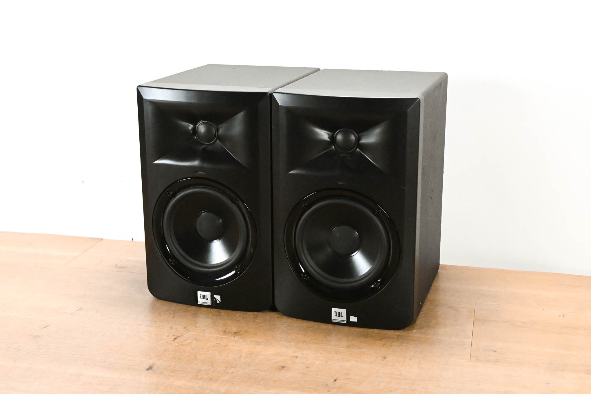 JBL LSR305 5" Two-Way Powered Studio Monitor (PAIR)