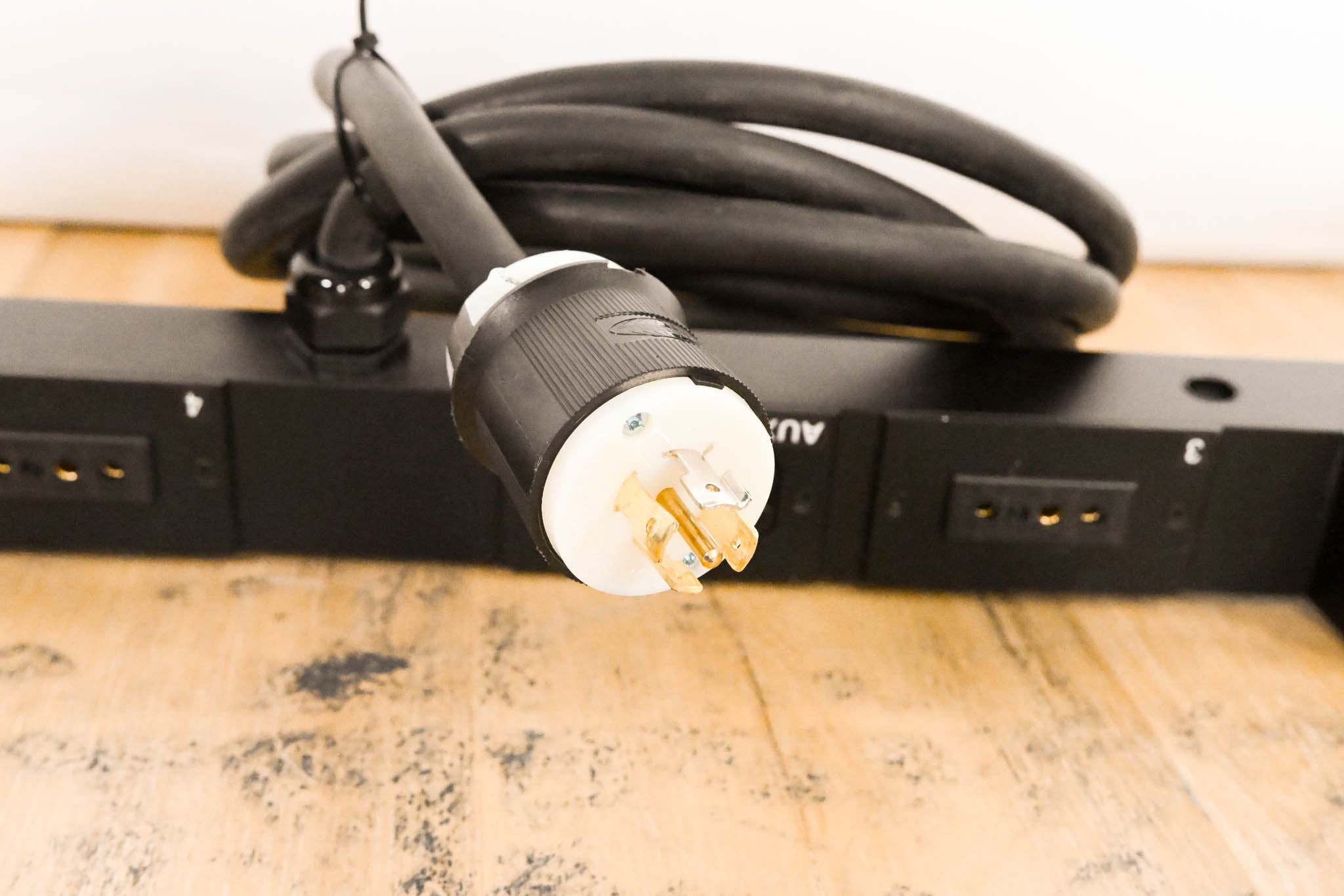 ETC SB6-10M 6 x 10A (1200W) SmartBar with Stage Pin Connectors