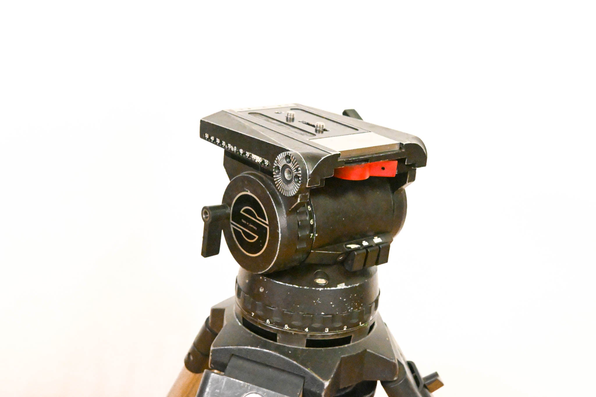 Sachtler 100mm Fluid Head w/ 5151 1-Stage Aluminum Tripod & Spreader