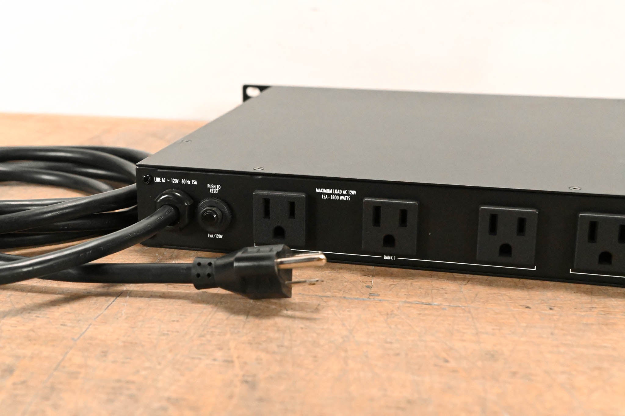 Furman PL-8C 15A Classic Series Power Conditioner with Lights