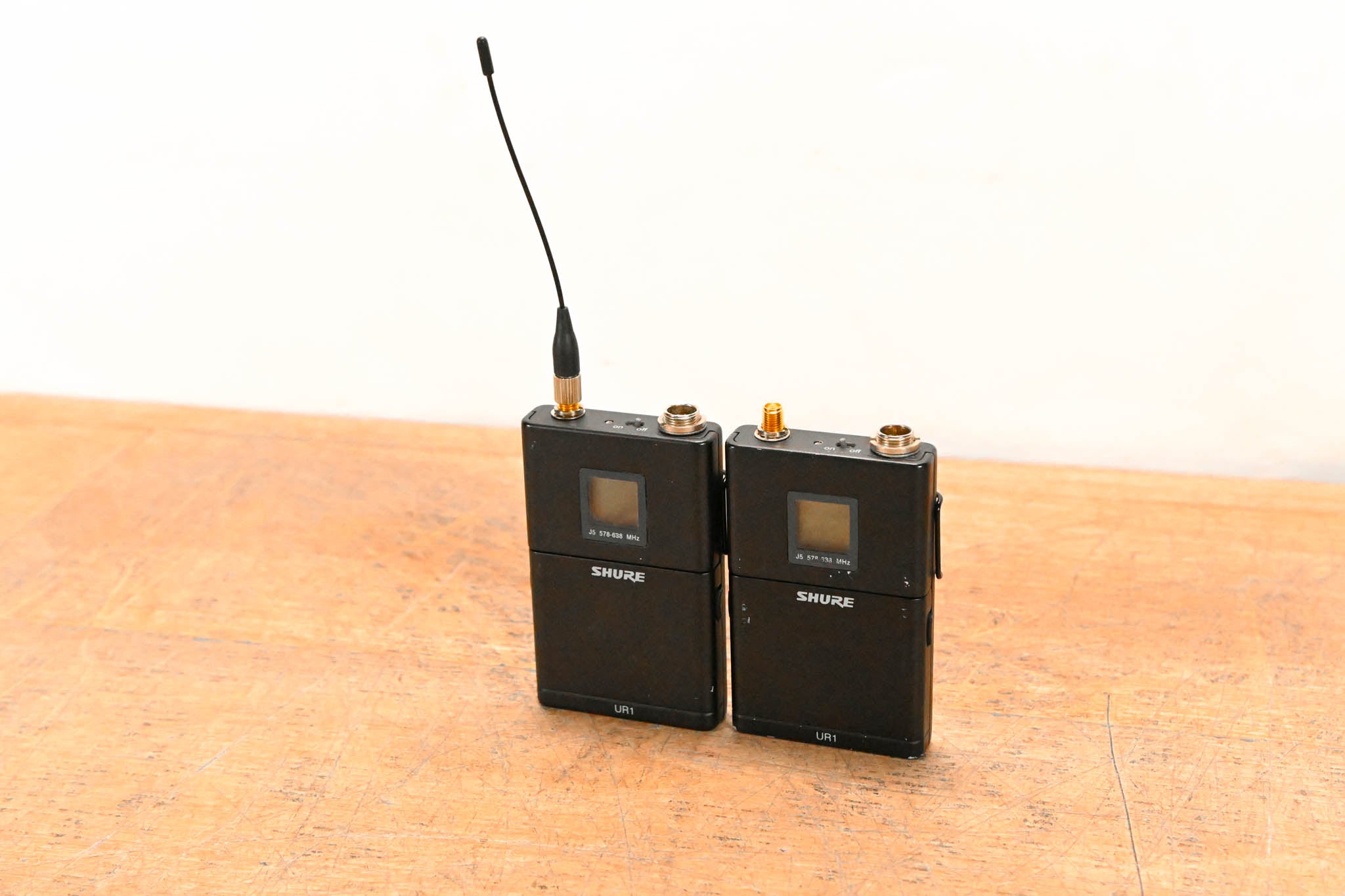 Shure UR4D+ Dual Wireless Receiver w/ two Bodypacks J5 Band: 578-638 MHz