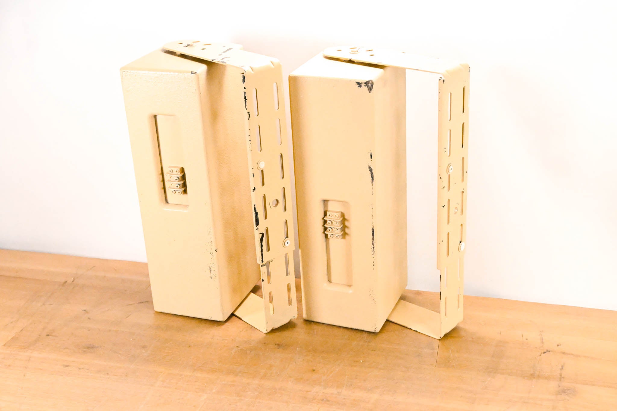 EAW UB52 Two-Way Full-Range Loudspeaker (PAIR)