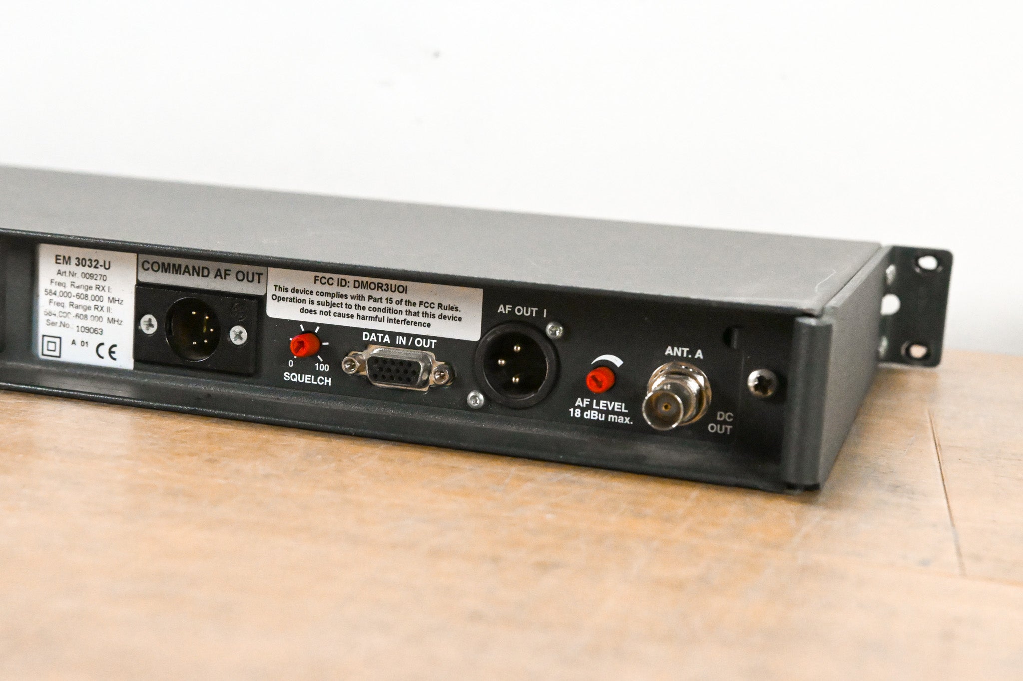 Sennheiser EM 3032-U Mikroport Receiver w/ SK250 Bodypacks 584-608 MHz