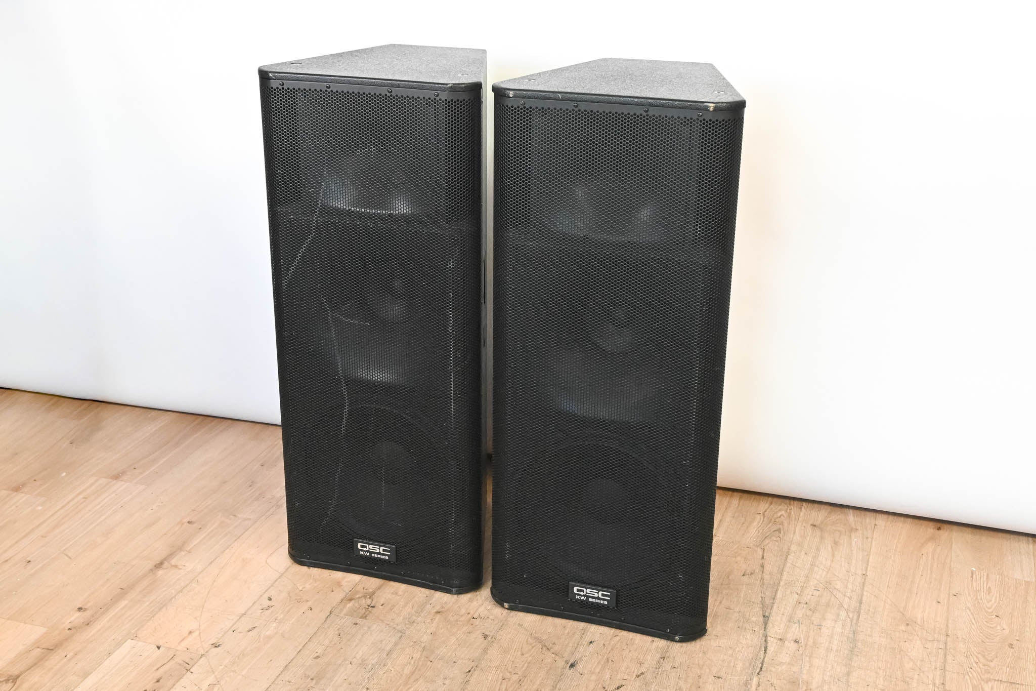 QSC KW153 1000W 15" Three-Way Active Loudspeaker (PAIR)