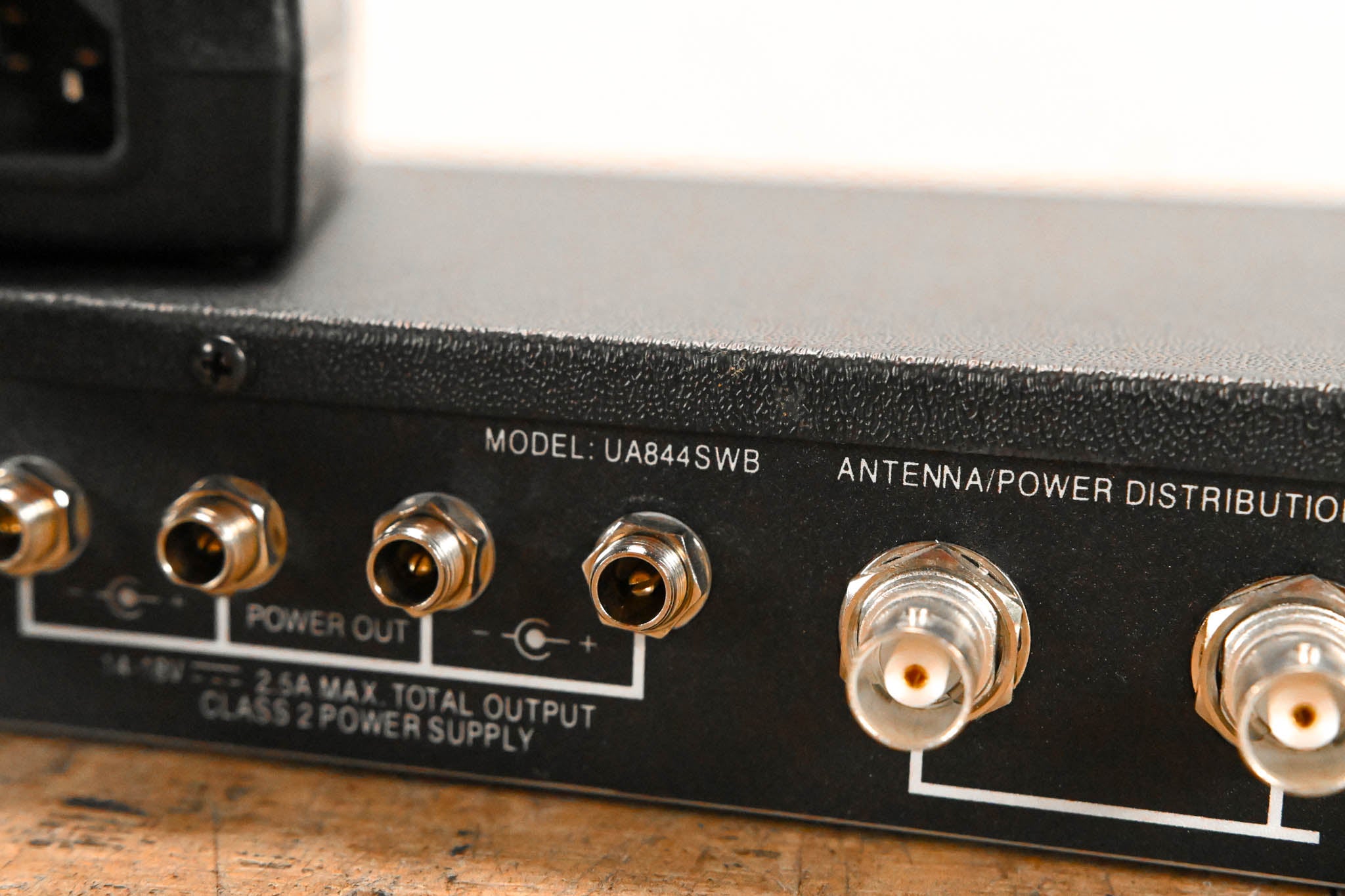 Shure UA844SWB Antenna Distribution System - 470-952 MHz