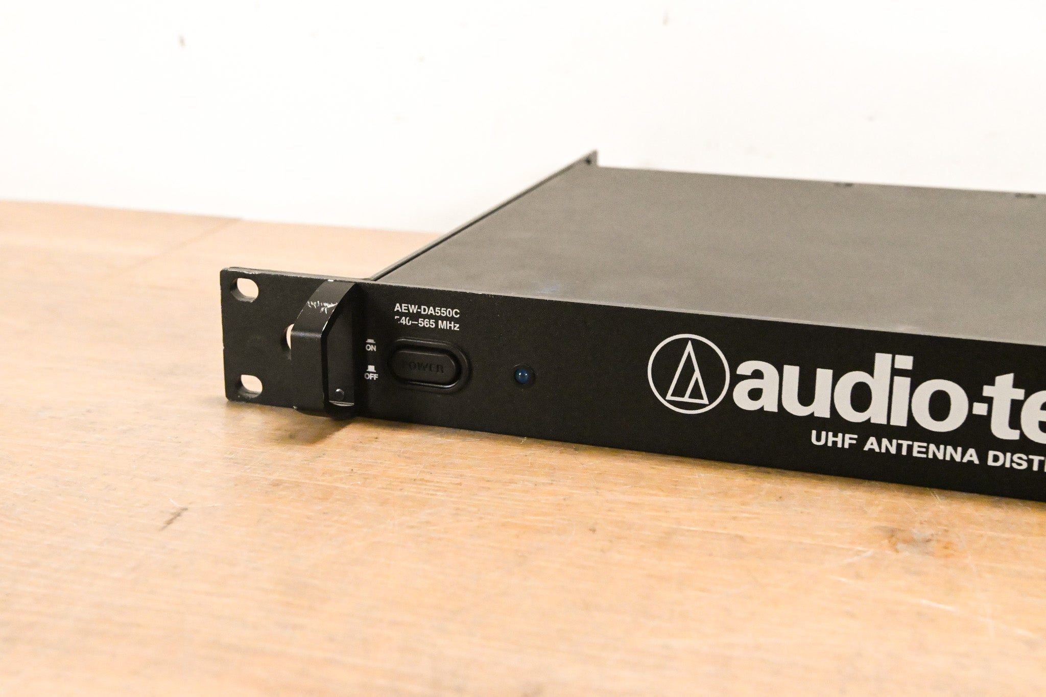 Audio-Technica AEW-DA550C UHF Antenna Distribution System: 540-564 MHz