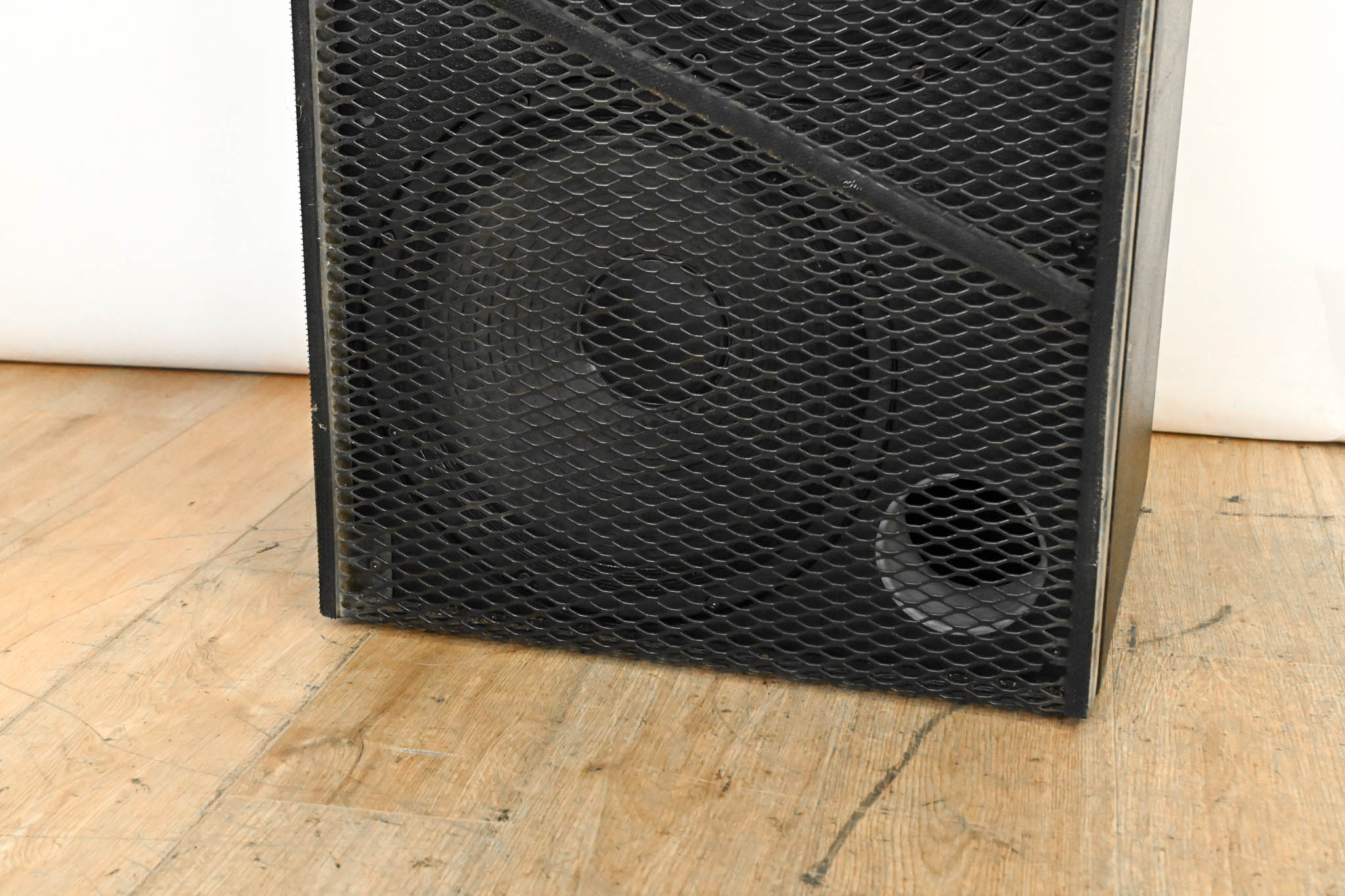Meyer Sound UltraSeries USW-1 Dual 15" Passive Subwoofer