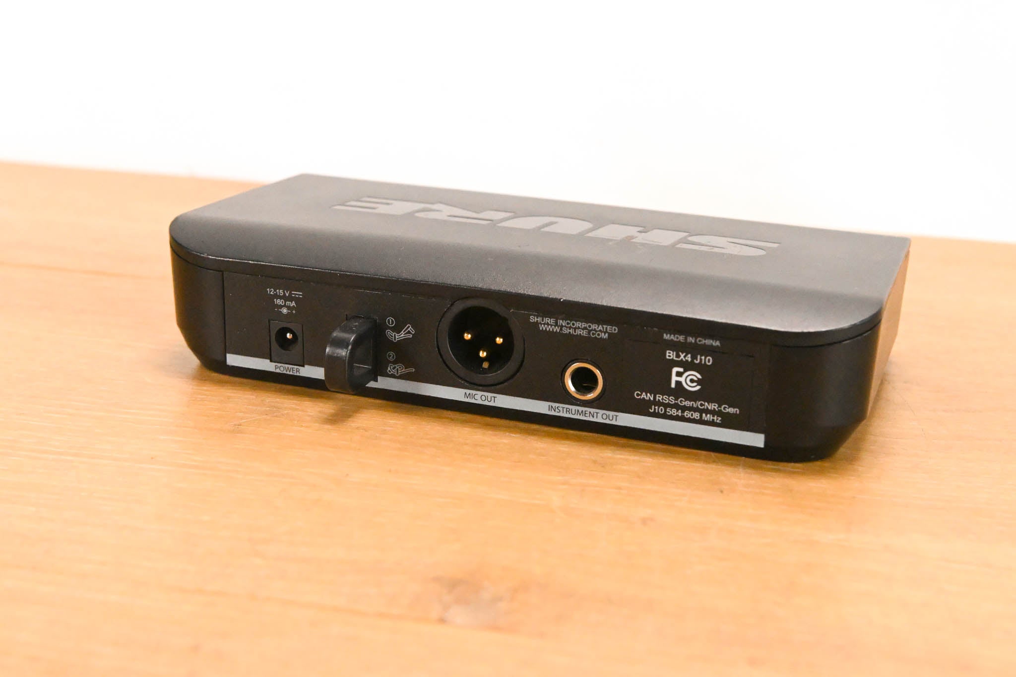 Shure BLX4 Wireless Receiver - J10 Band: 584-608MHz (NO POWER SUPPLY)