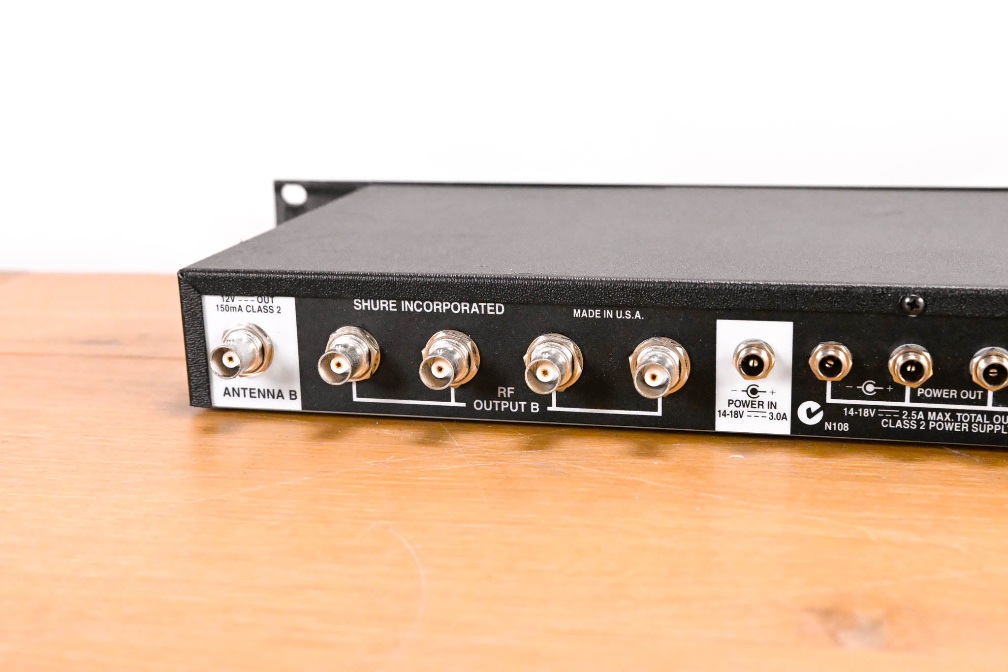 Shure UA844US Wideband UHF Antenna and Power Distributor (NO PSU)