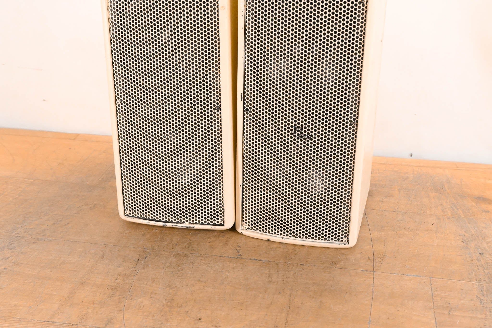 EAW UB52 Two-Way Full-Range Loudspeaker - White (PAIR)