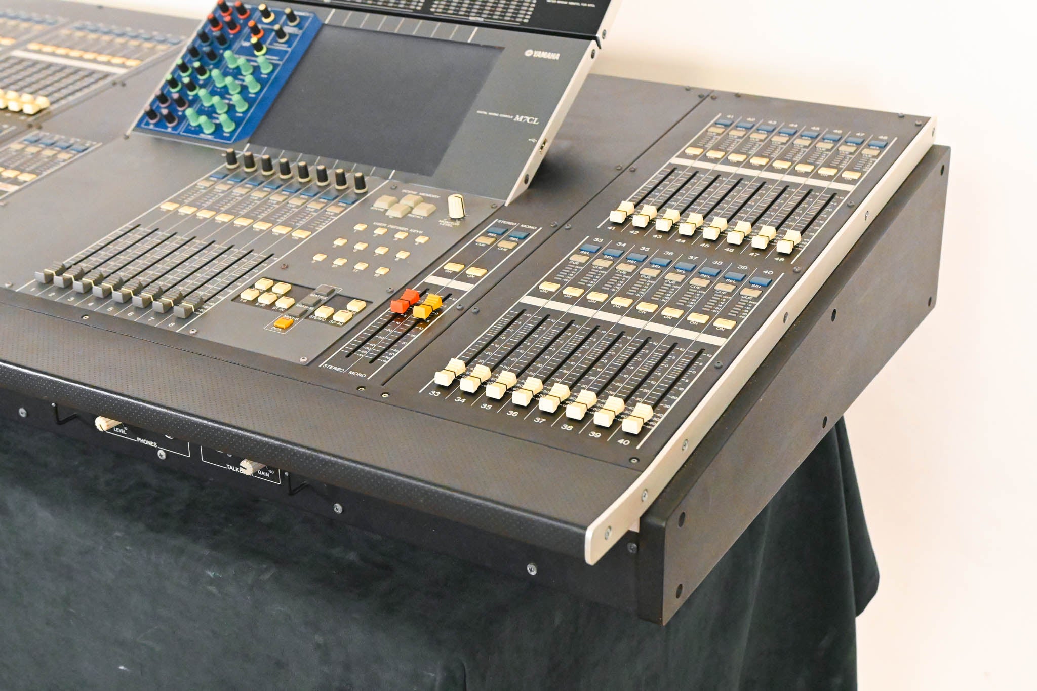 Yamaha M7CL-48 48-Channel Digital Audio Mixing Console