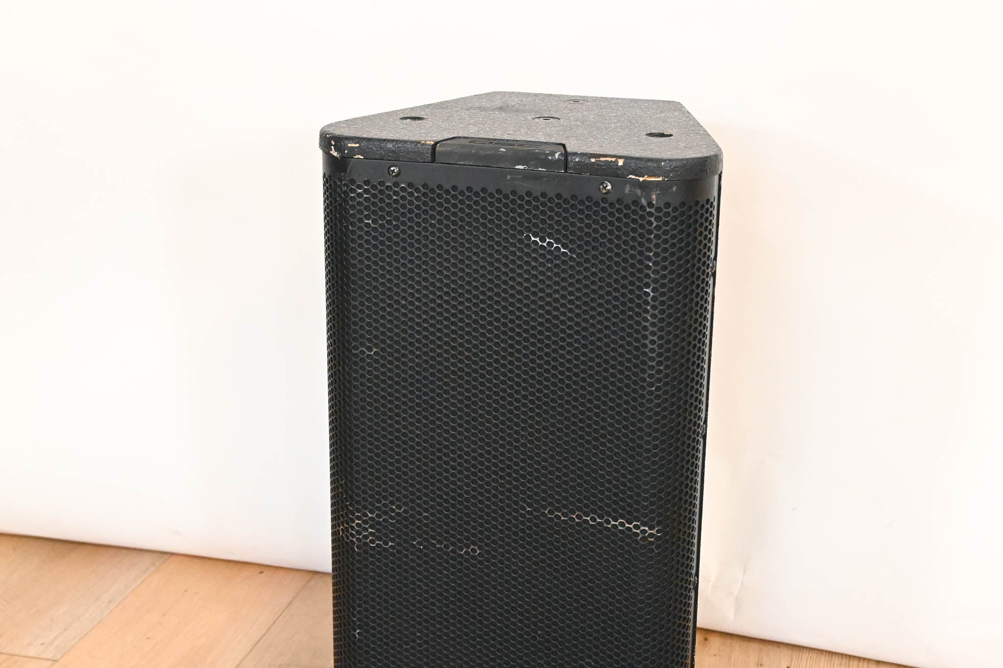 QSC AP-5102 2-Way Acoustic Performance Loudspeaker - Black