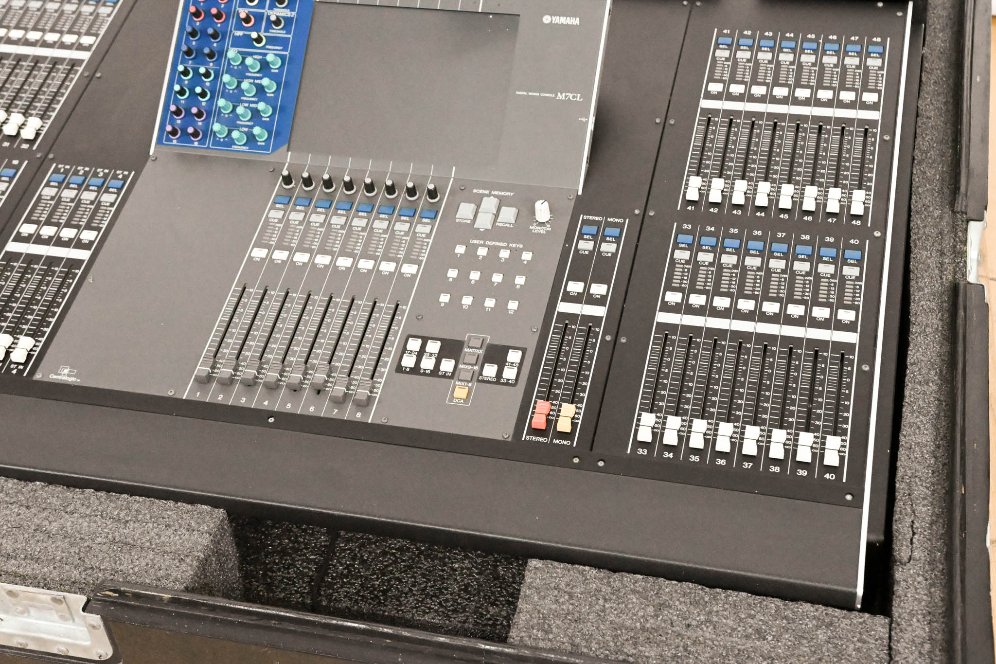 Yamaha M7CL-48 48-Channel Digital Audio Mixing Console with Road Case