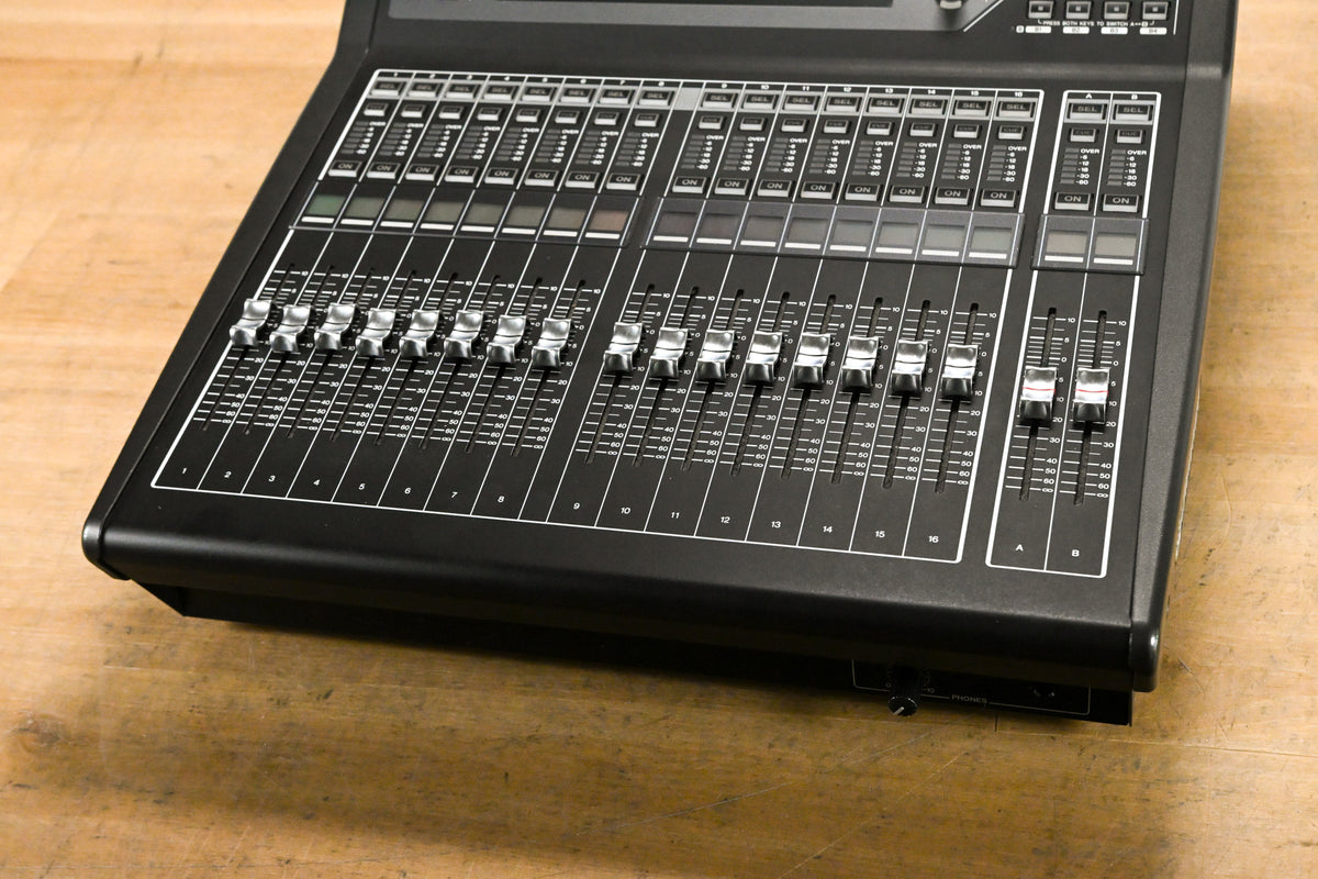 Yamaha QL1 16-Input / 8-Output Digital Mixing Console