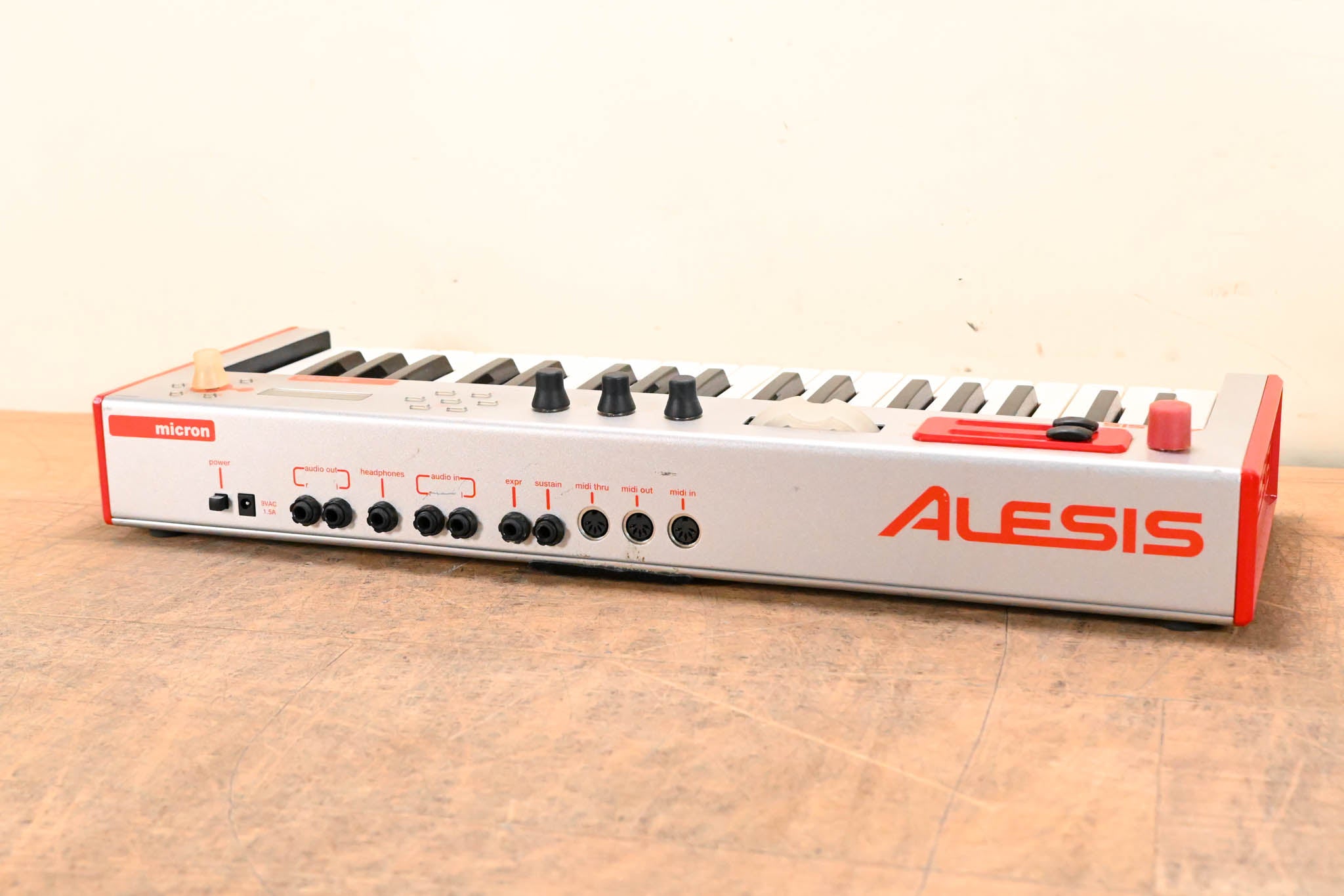 Alesis Micron 37-Key Analog Modeling Synthesizer (NO POWER SUPPLY)