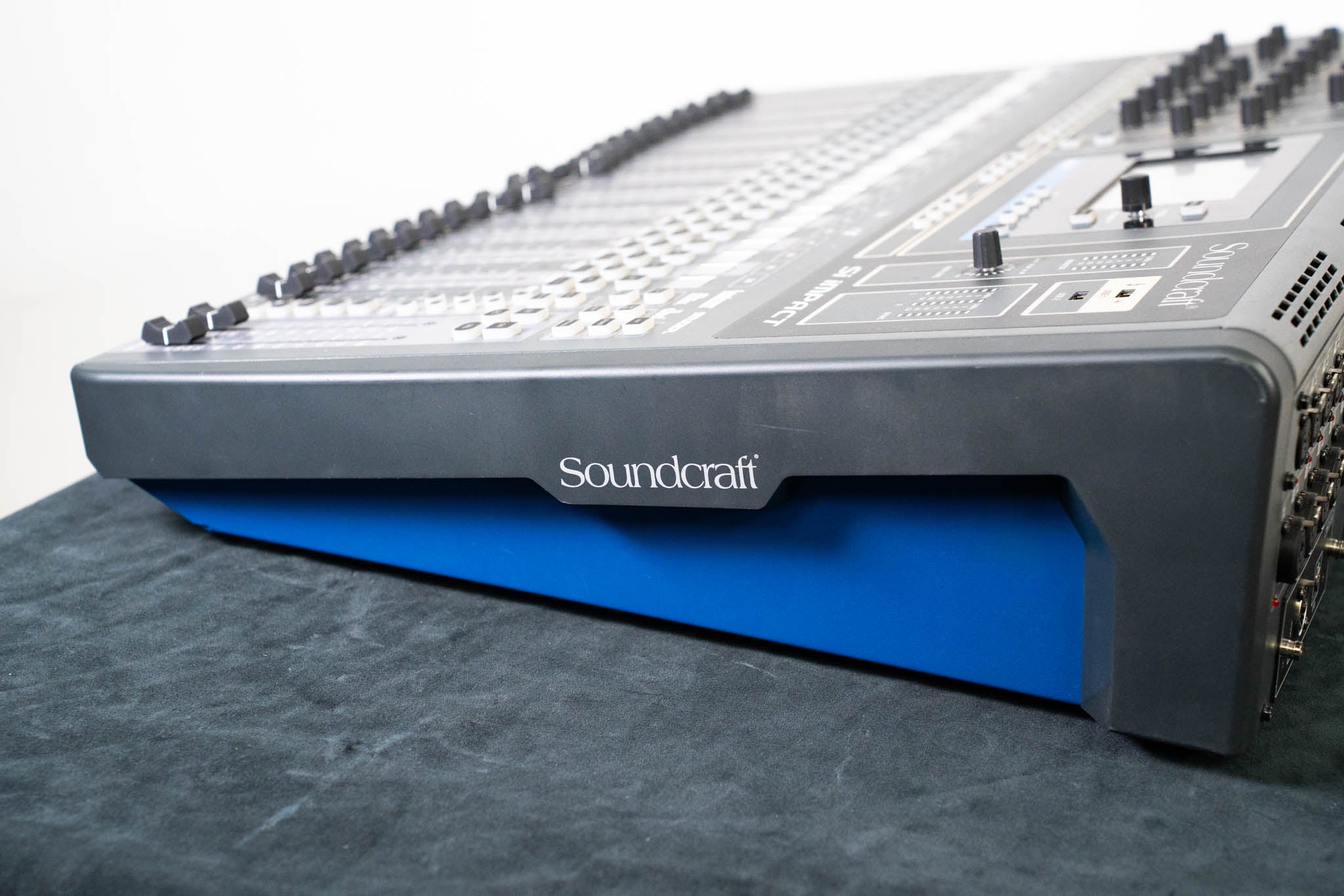 Soundcraft Si Impact 40-Input Digital Mixing Console