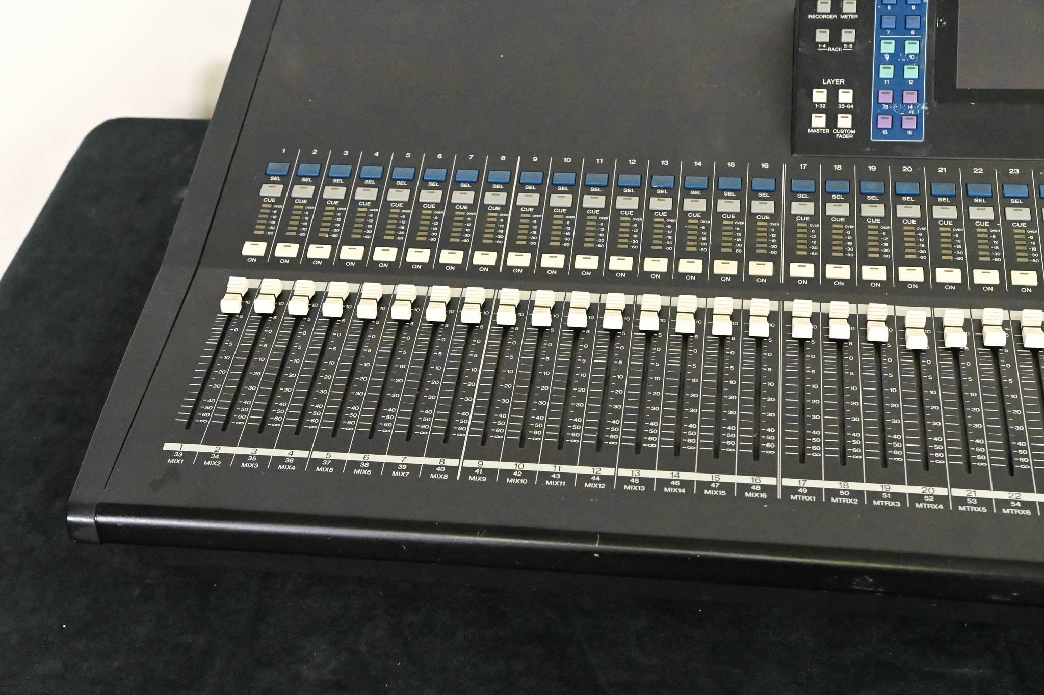 Yamaha LS9-32 32-Input Digital Mixing Console CG01SF2