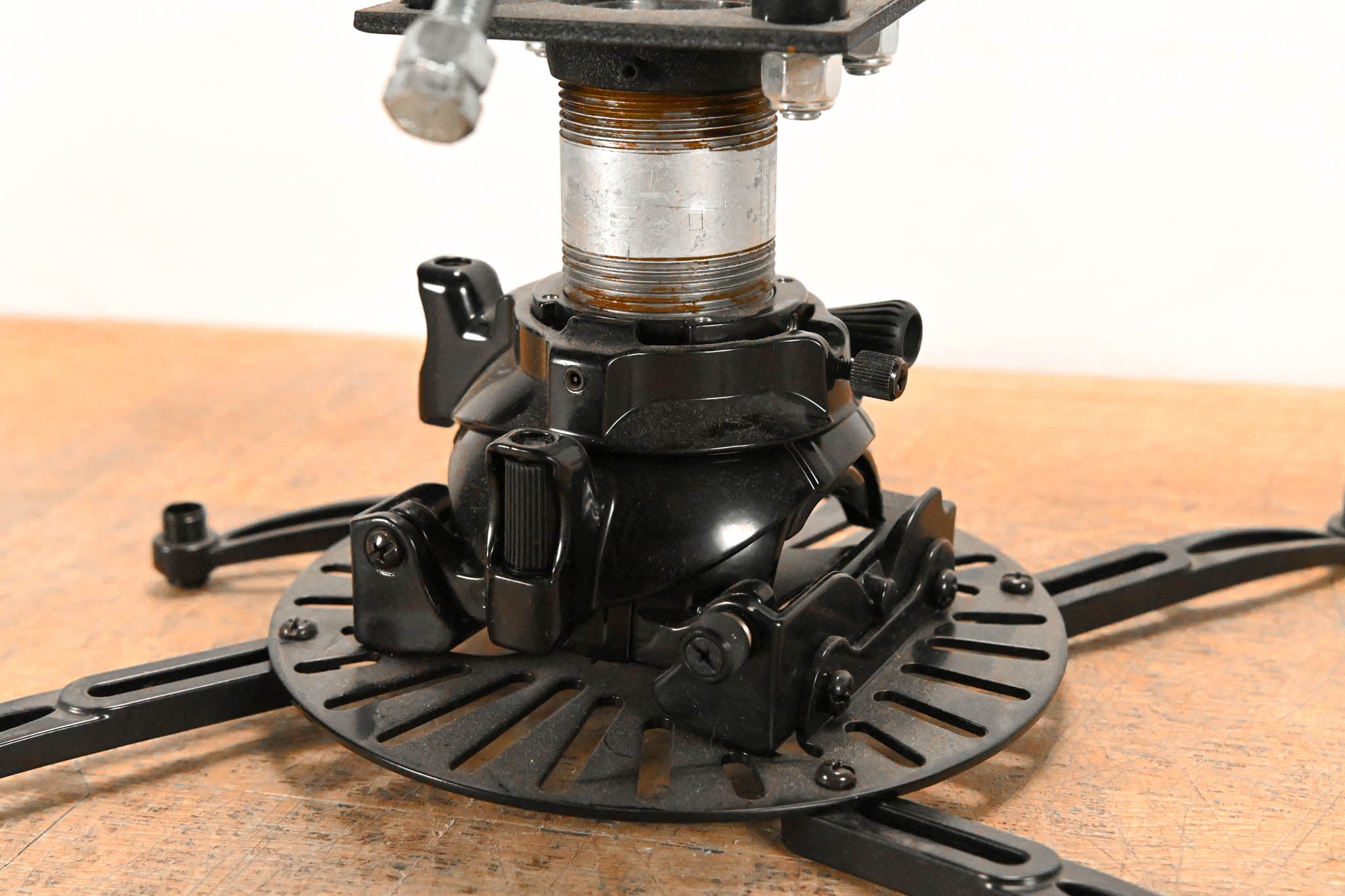 Chief CMA362 C-Clamp Pipe Mount with Premier Mounts PDS-PLUS Mount