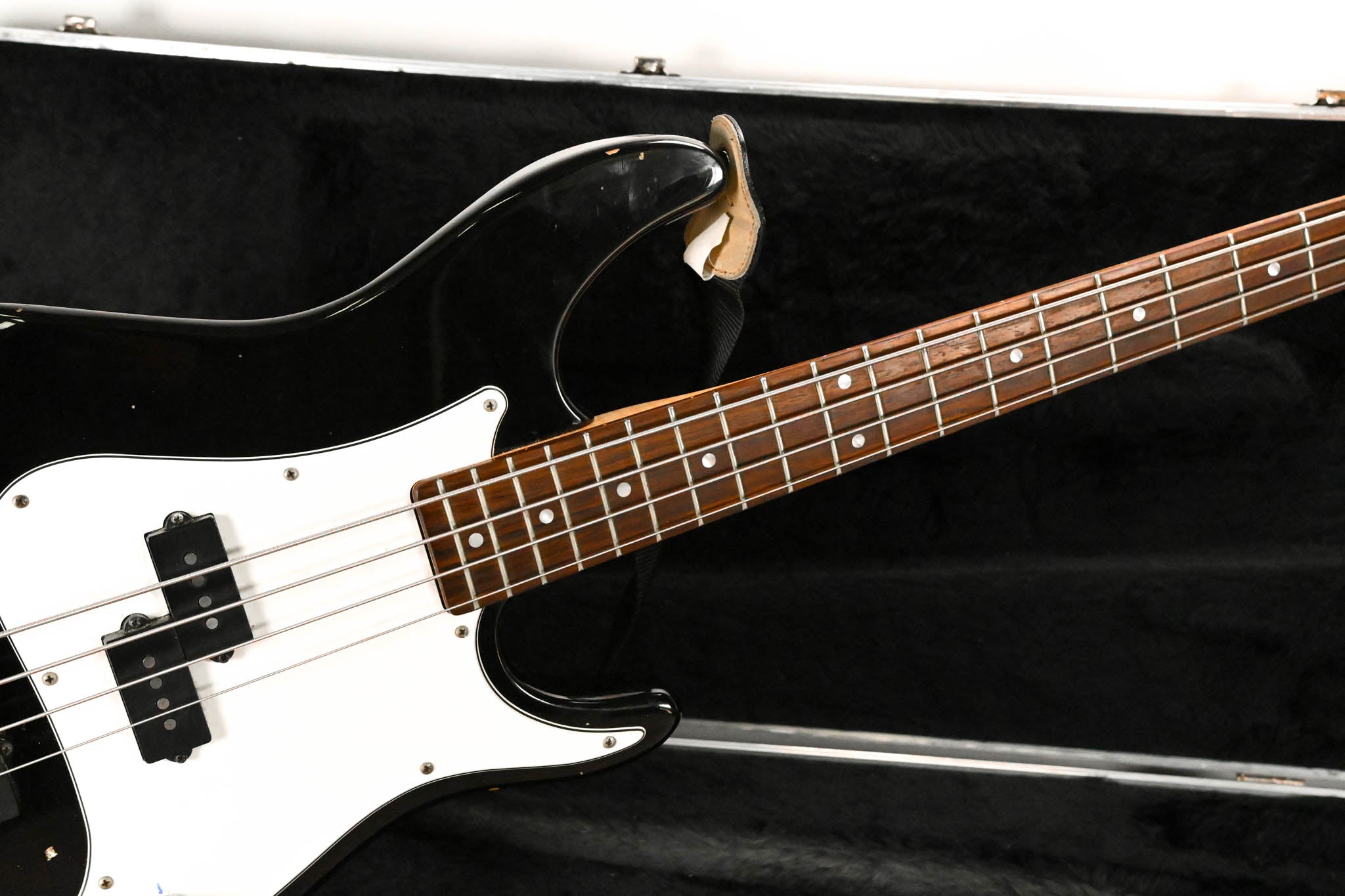 Peavey Forum 4-String Bass Guitar with Hard Case