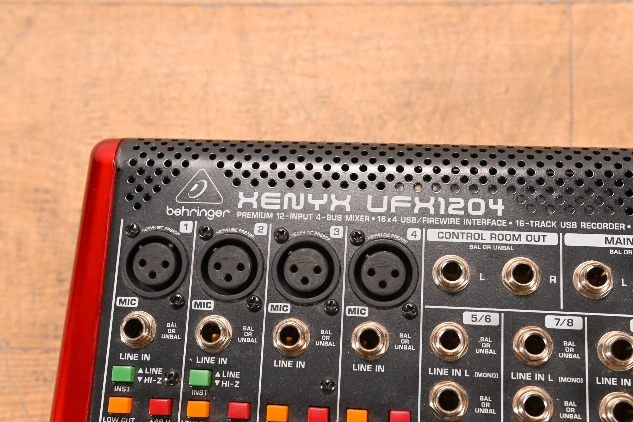 Behringer XENYX UFX1204 12-Input 4-Bus Mixer with USB and Effects