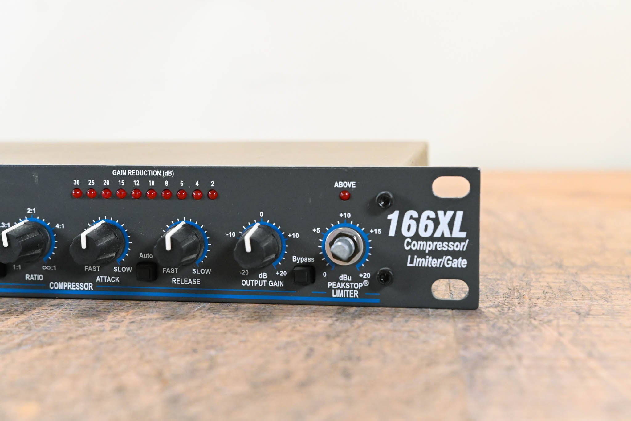 dbx 166XL 2-Channel Compressor/Limiter/Gate