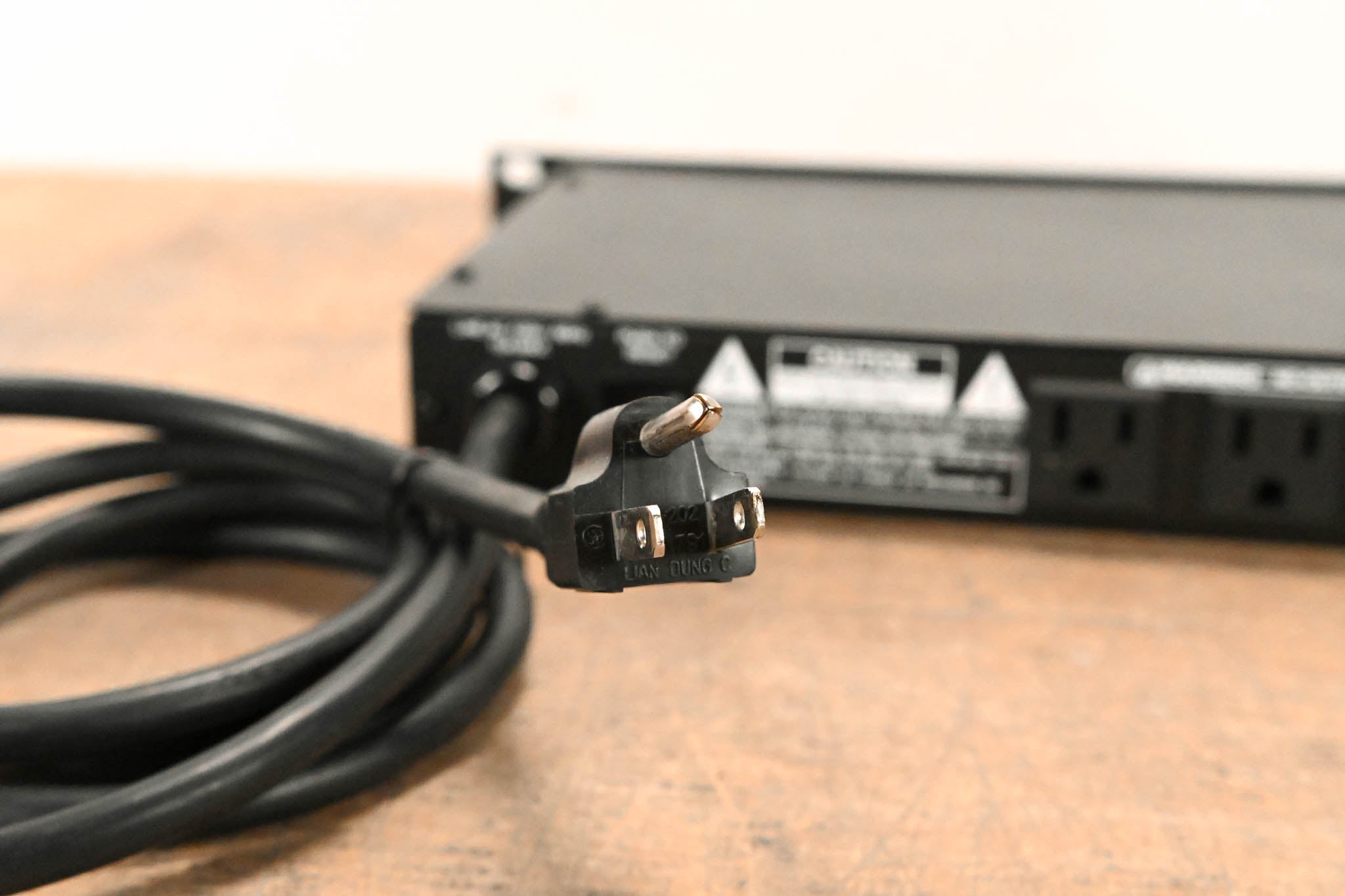 Furman M-8 8-Outlet Power Conditioner