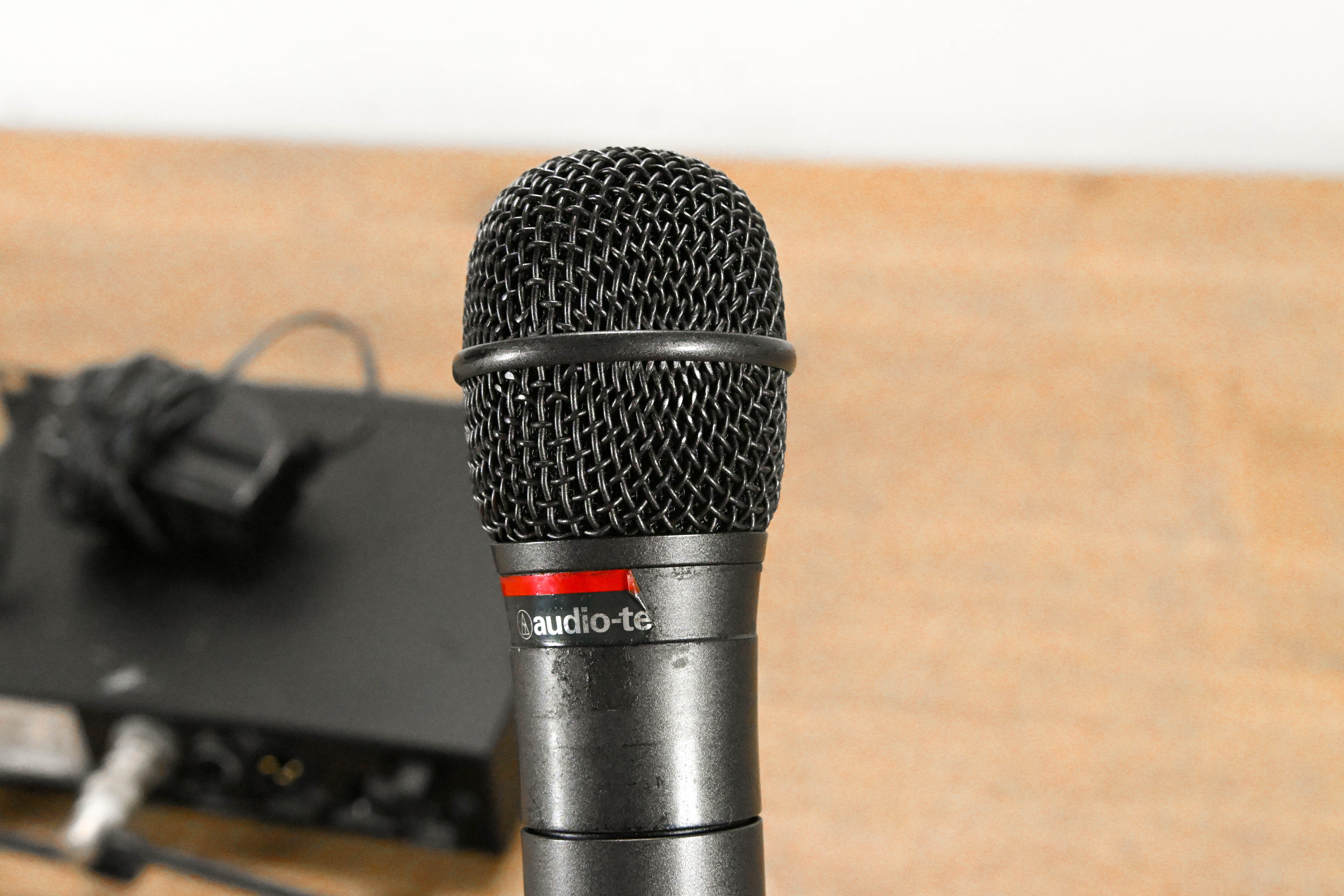 Audio-Technica ATW-R3100bC Receiver w/ ATW-T341bC Mic 541-566 MHz