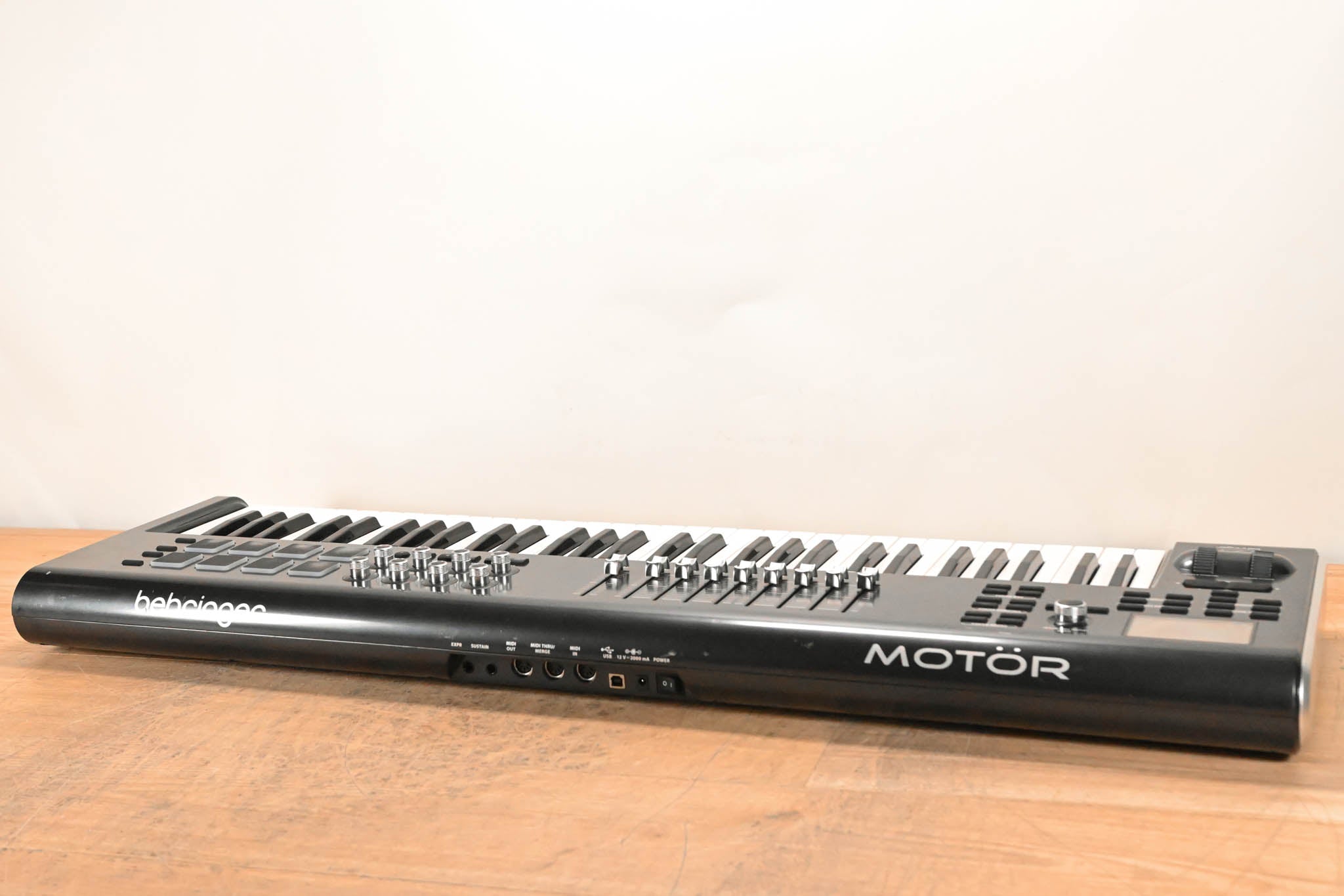Behringer Motor 61 61-Key USB/MIDI Controller Keyboard (NO POWER SUPPLY)
