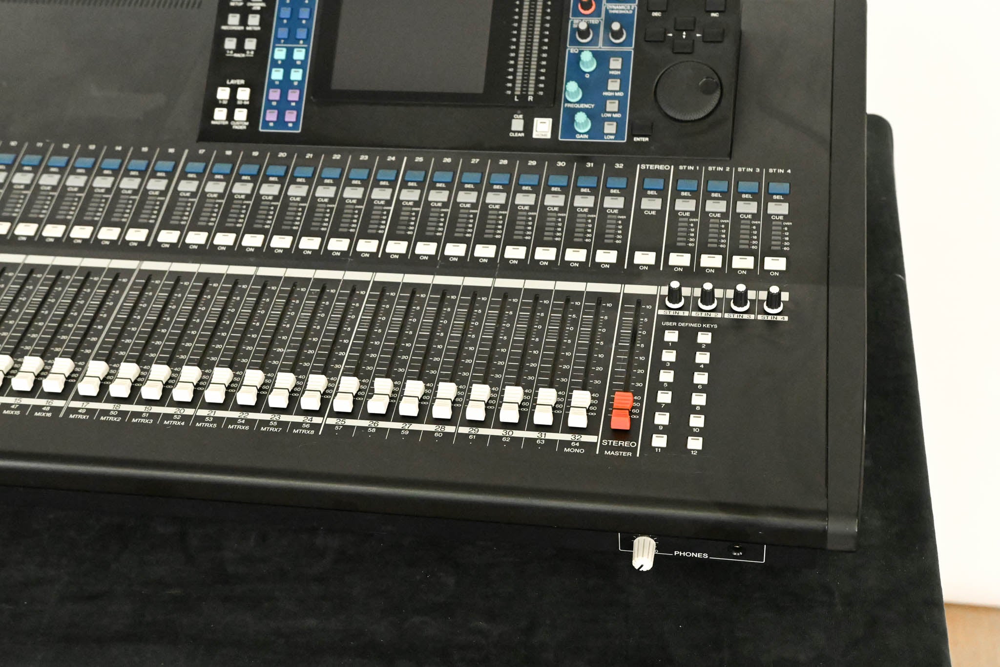 Yamaha LS9-32 32-Input Digital Mixing Console