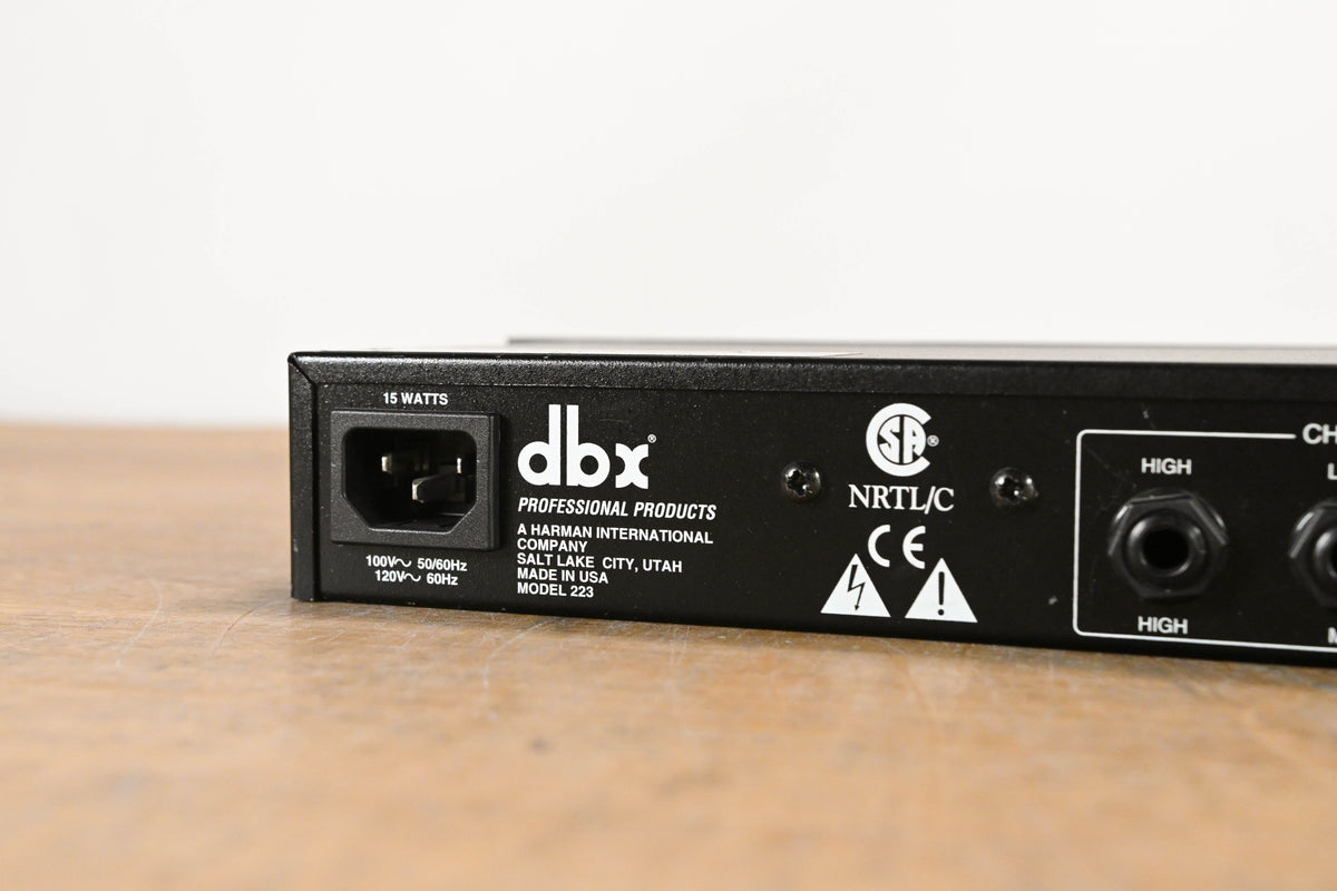 dbx 223 Stereo 2-Way / Mono 3-Way Crossover