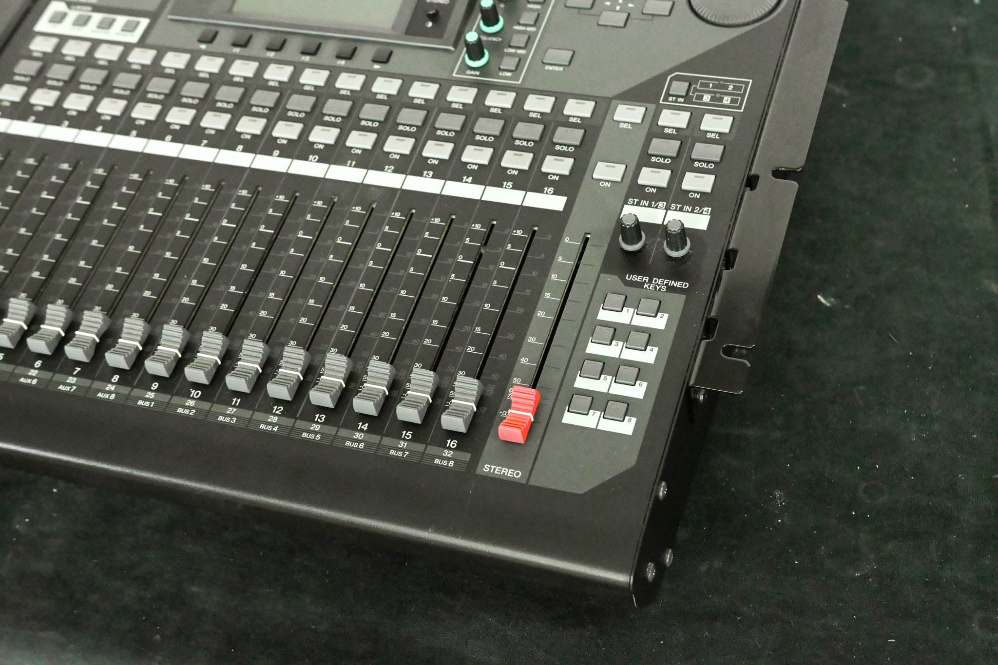 Yamaha 01V96i 96kHz 40-Channel Digital Mixing Console