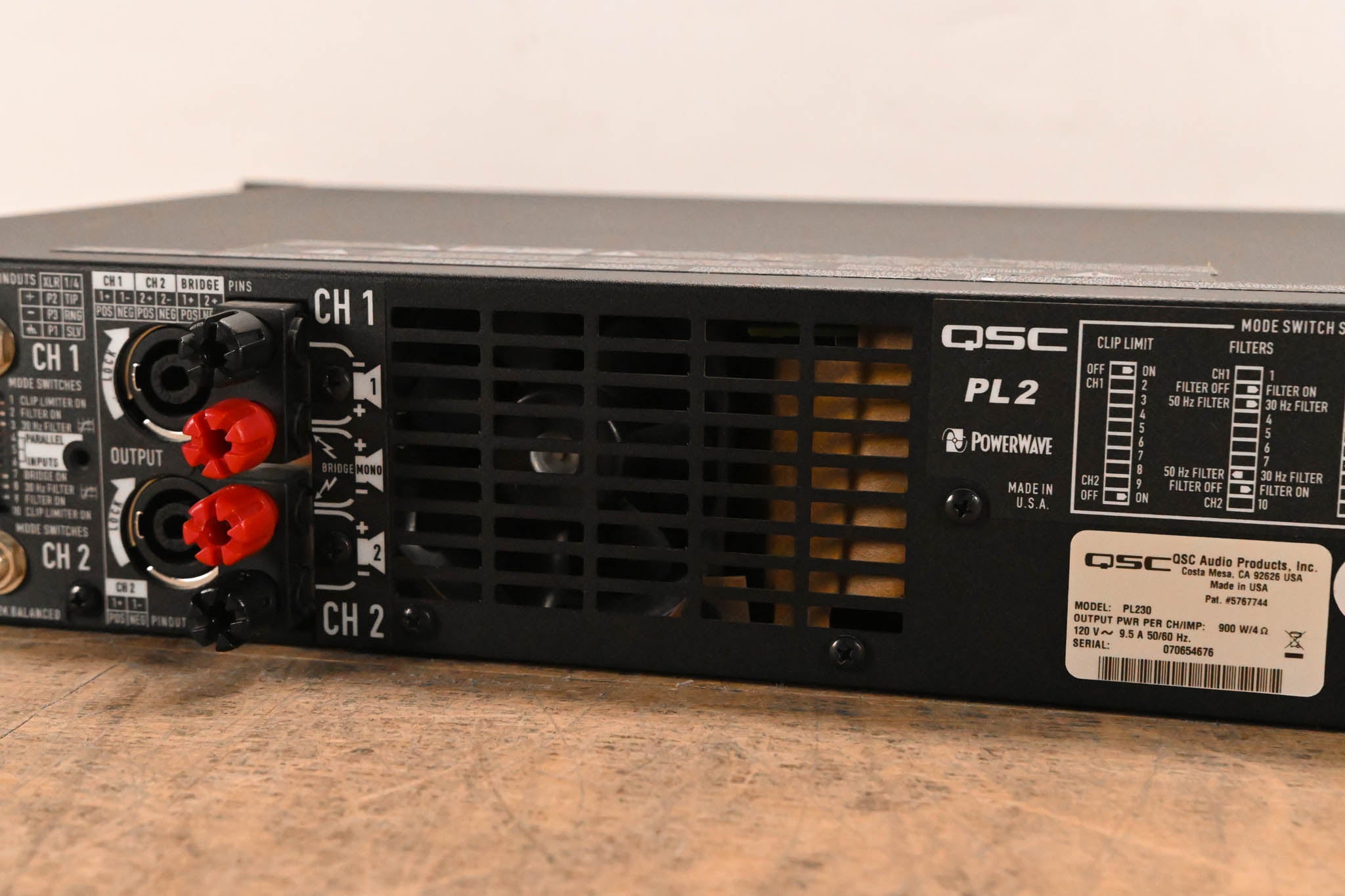 QSC PL230 PowerLight 2 Series 2-Channel 1500W Power Amplifier