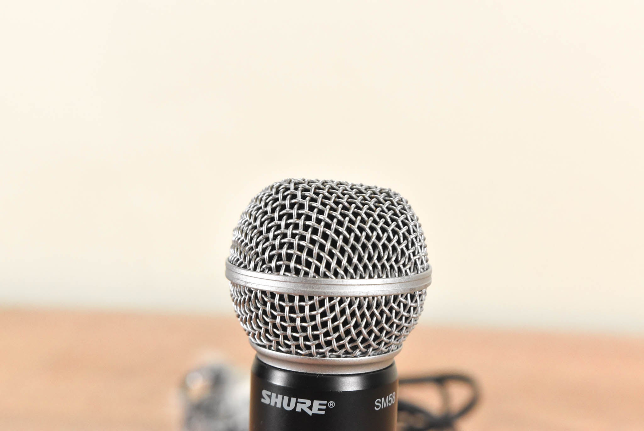 Shure ULXS24/58 Handheld Wireless System - M1 Band: 662-698 MHz