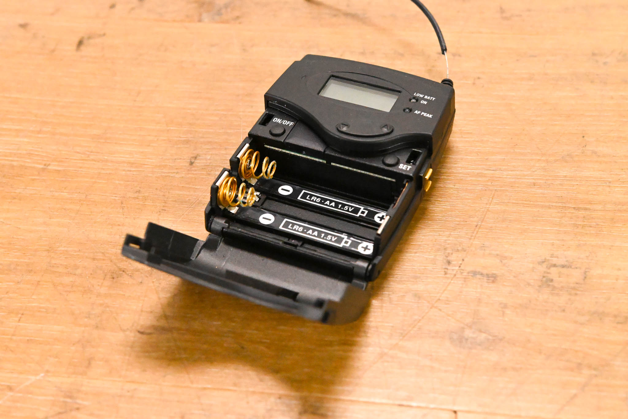 Sennheiser EM 2050 Wireless Receiver w/ one Beltpack - 516-558 MHz