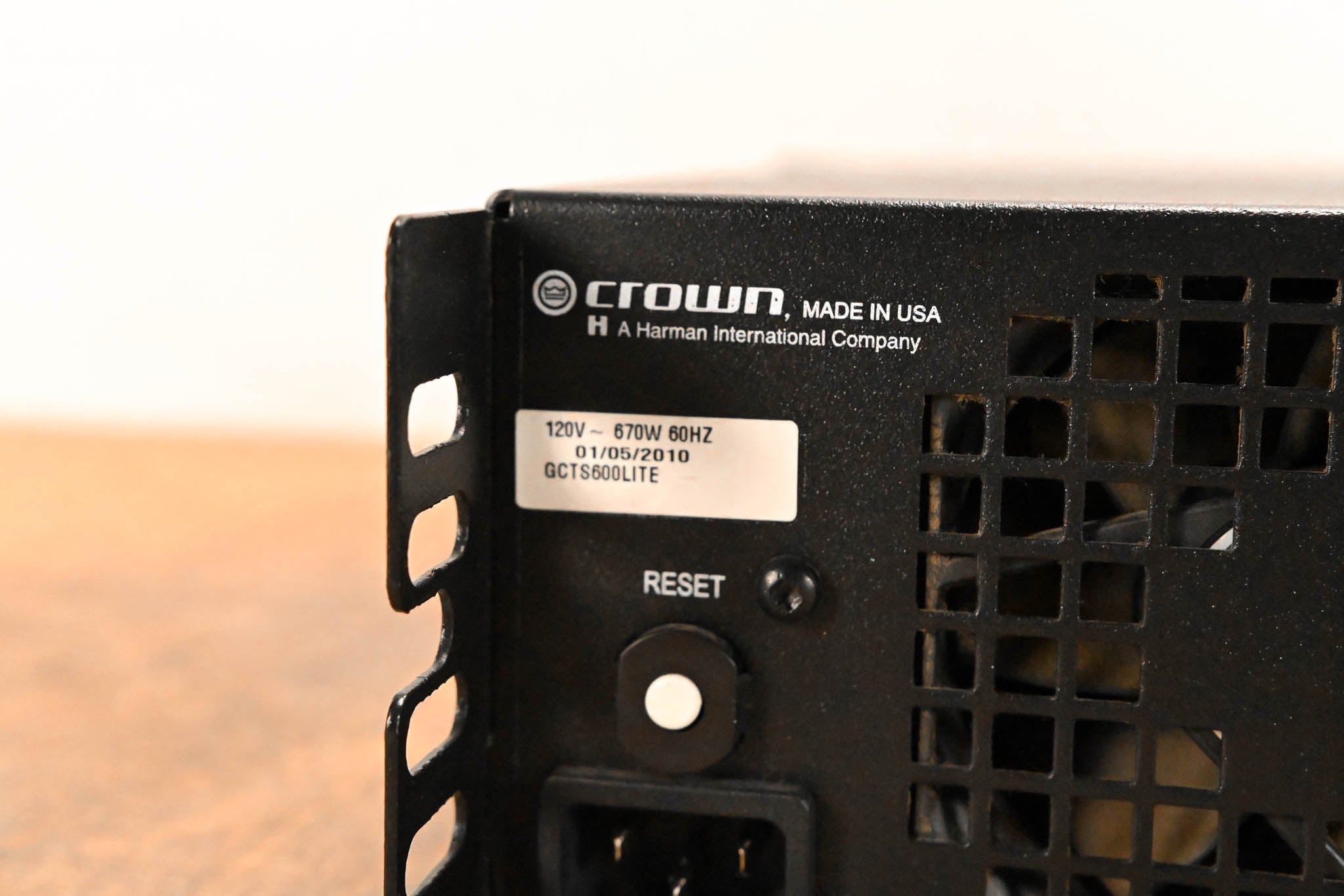 Crown CTs 600 Two-Channel 300W Power Amplifier