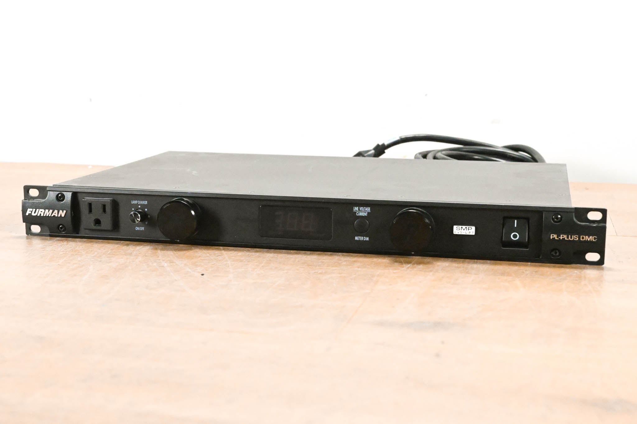 Furman PL-PLUS DMC Power Conditioner with Voltmeter/Ammeter