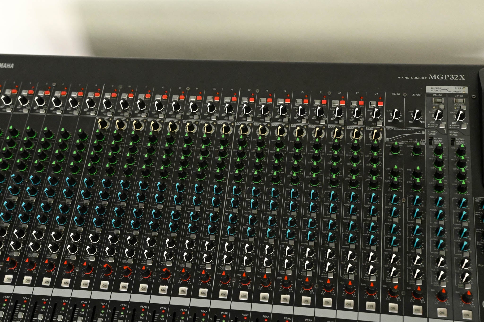 Yamaha MGP32X 32-Channel Mixer with USB and Effects