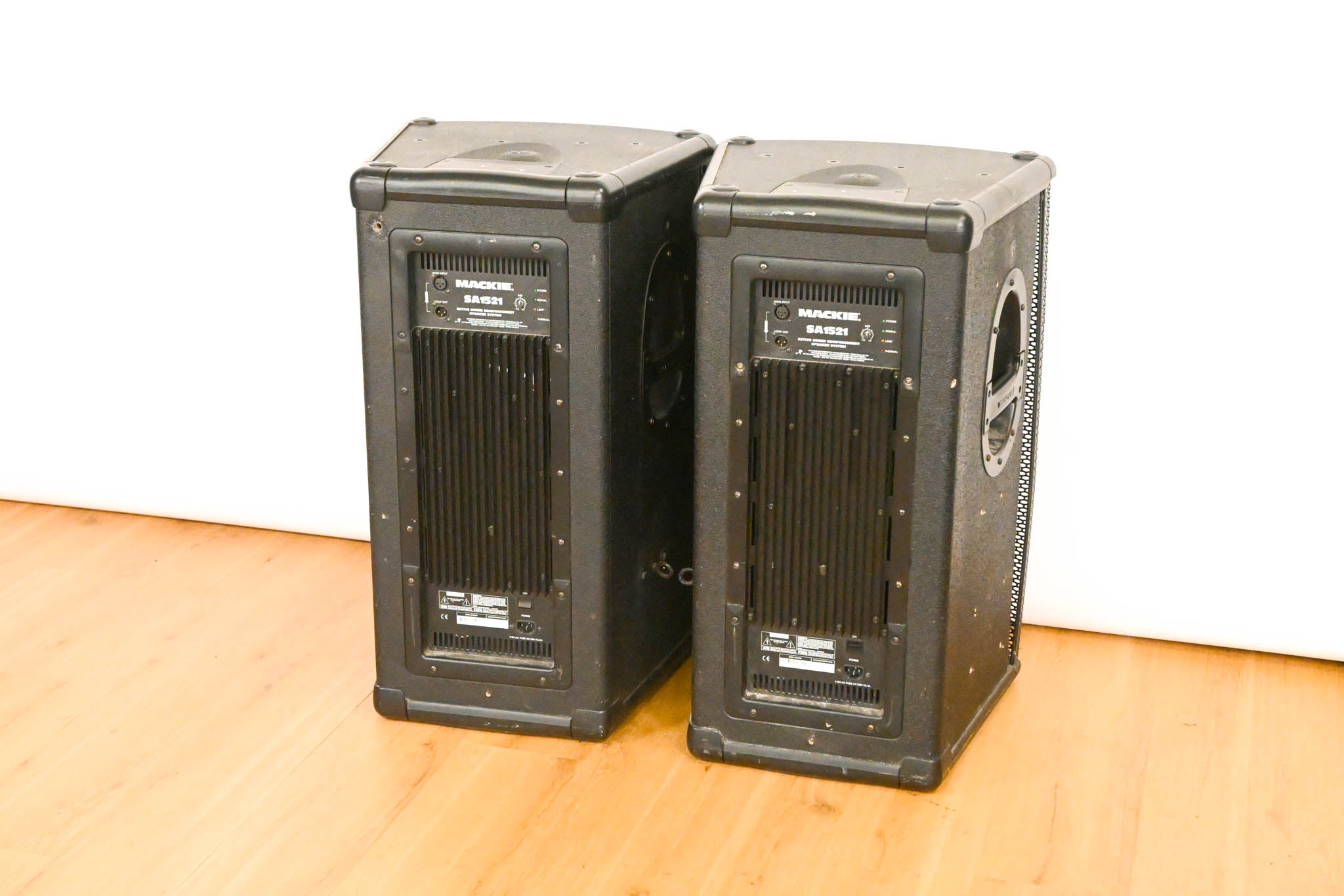 Mackie SA1521 15-inch 2-Way 500W Active Loudspeaker (PAIR) CG01YUW