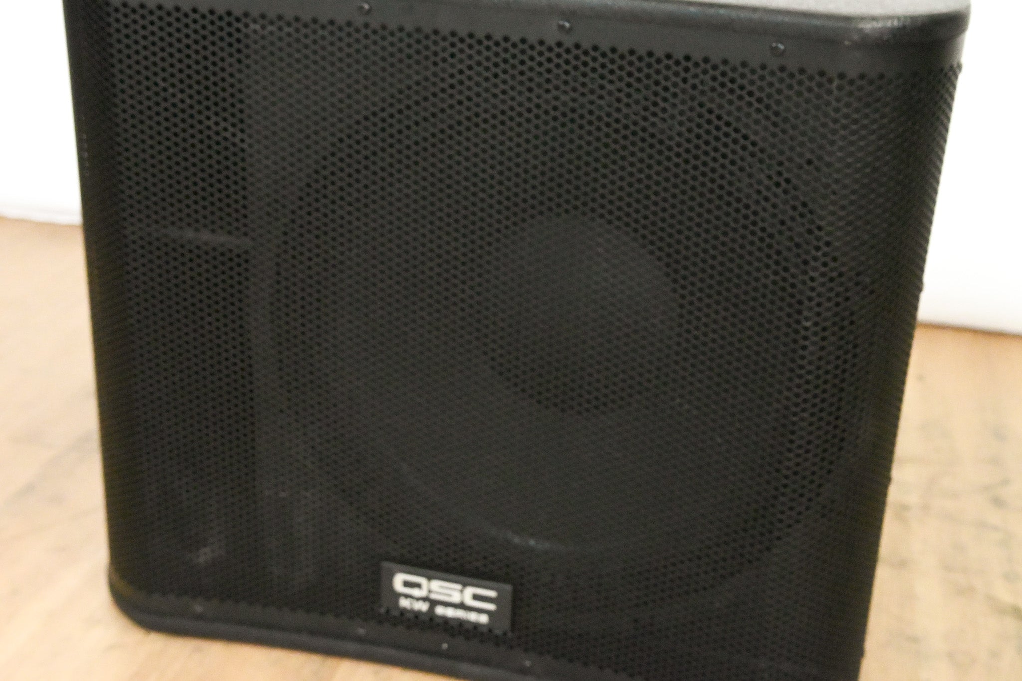 QSC KW181 1000W 18" Powered Subwoofer
