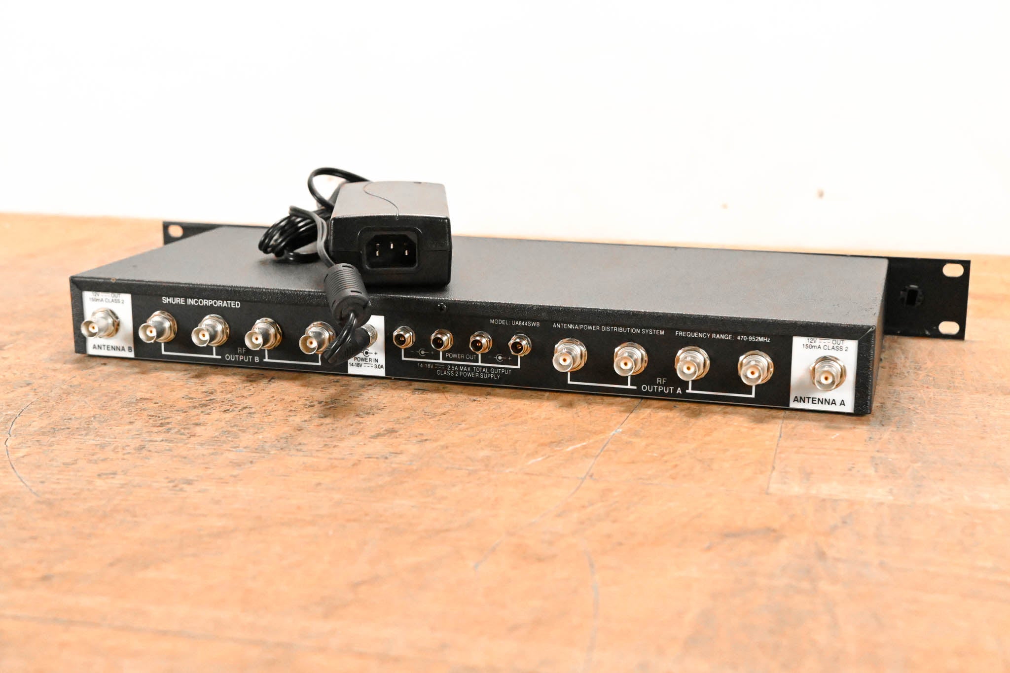 Shure UA844SWB Antenna Distribution System - 470-952 MHz