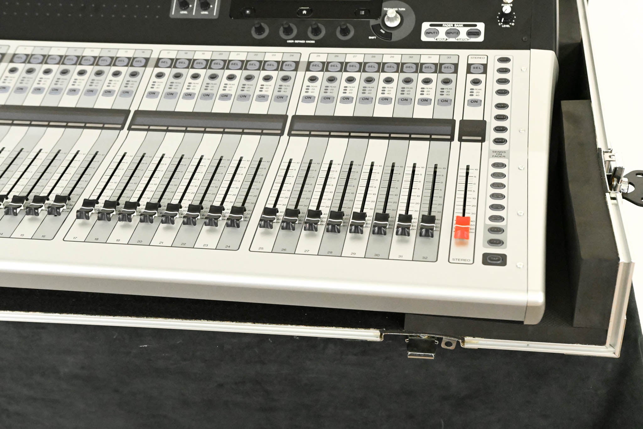 Yamaha TF5 32-Input Digital Mixing Console with Road Case