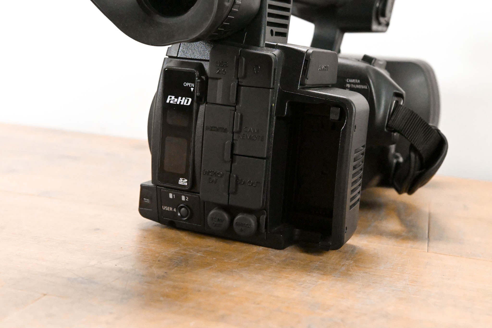 Panasonic AG-HPX250P P2 HD Handheld Camcorder